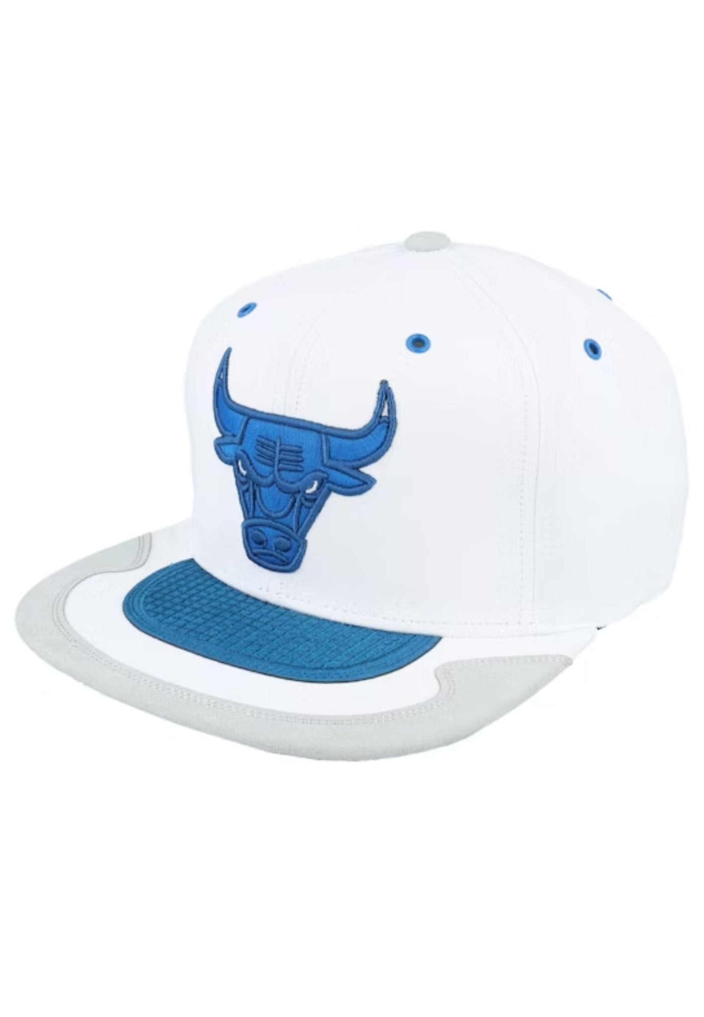 GORRA MITCHELL & NESS BLANCA/AZUL BULLS DAY FOUR SNAPBACK - AREA ZERO