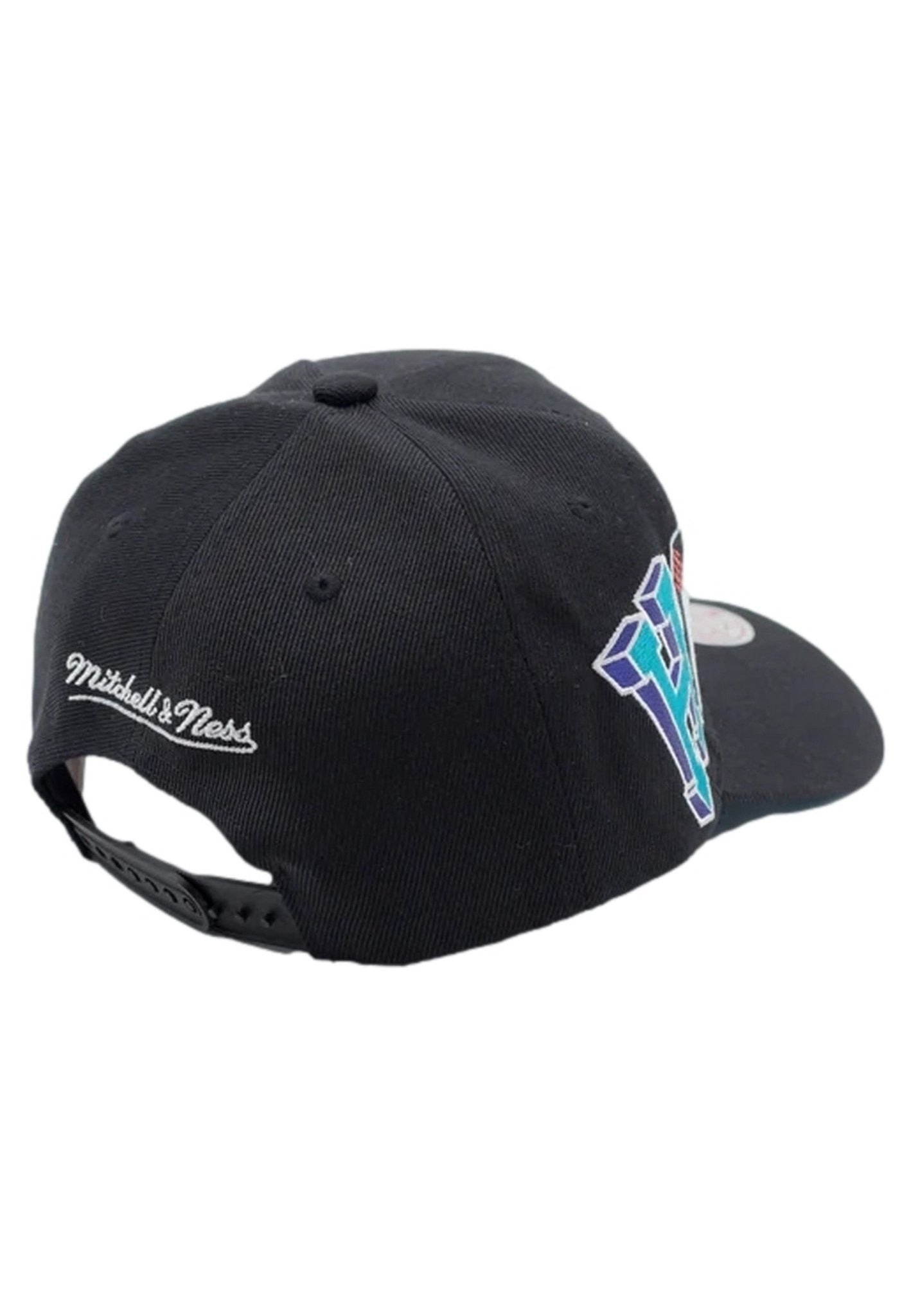 GORRA MITCHELL & NESS NEGRA HORNETS HYPER TYPE PRO SNAPBACK - AREA ZERO
