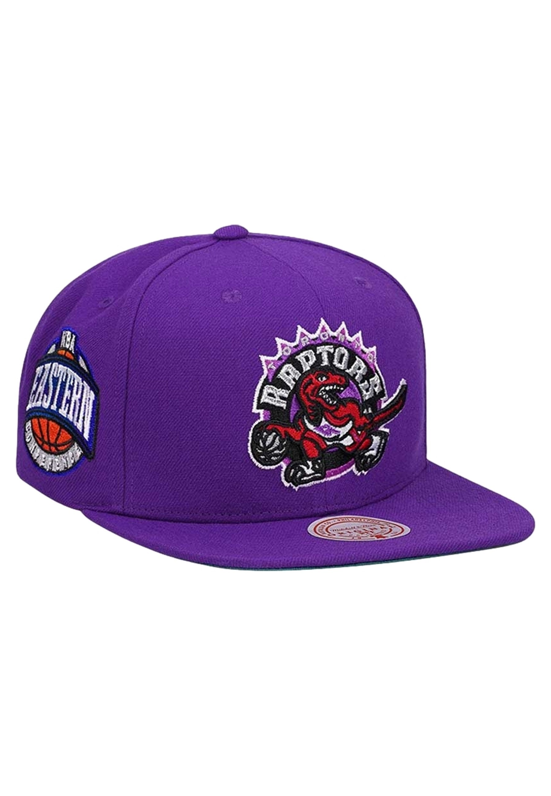 GORRA MITCHELL & NESS MORADA TORONTO RAPSTORS CONFERENCE SIDE PATCH SNAPBAC