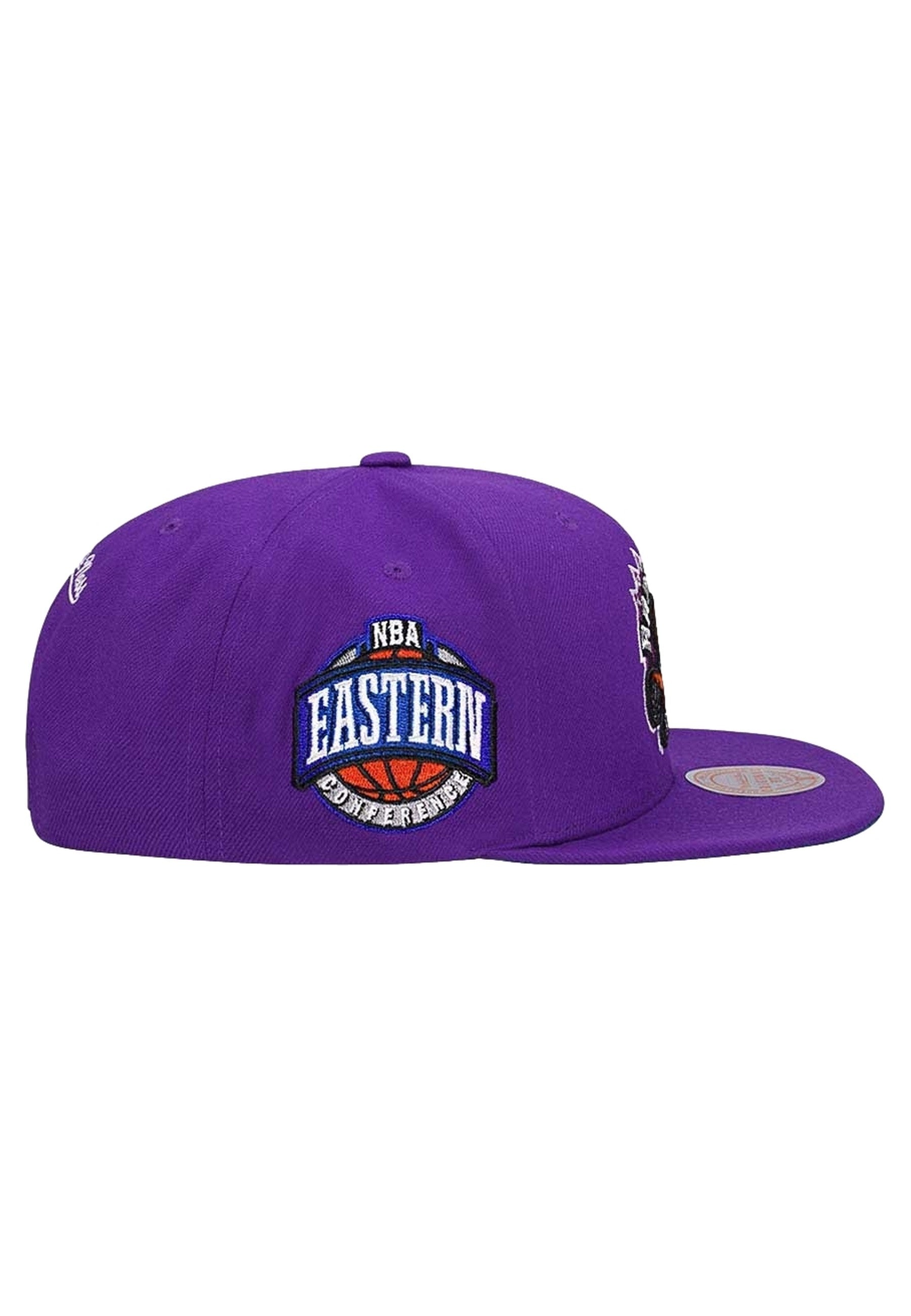 GORRA MITCHELL & NESS MORADA TORONTO RAPSTORS CONFERENCE SIDE PATCH SNAPBAC