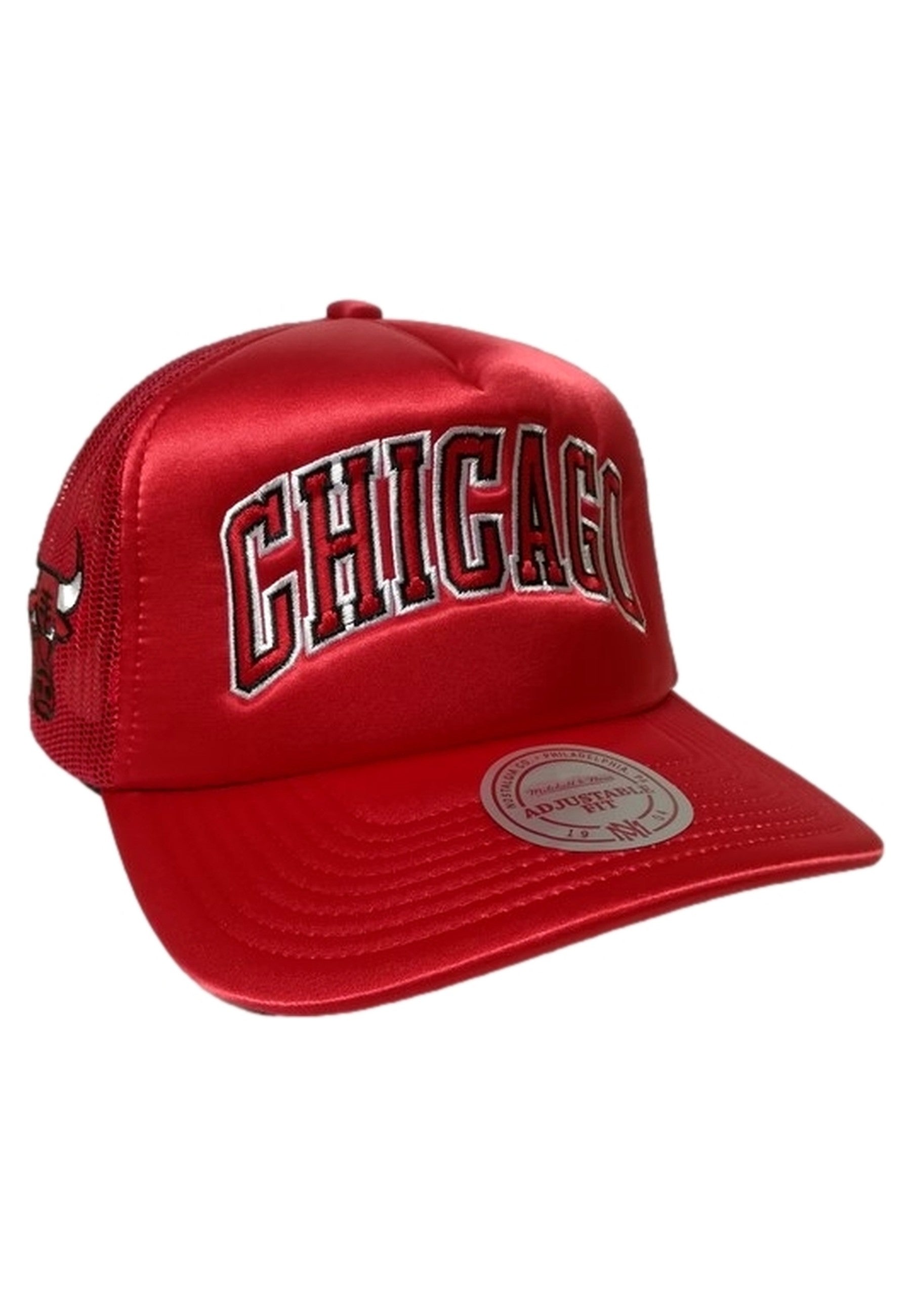 GORRA MITCHELL & NESS ROJA CHICAGO BULLS SATIN TRUCKER FLAT CAP