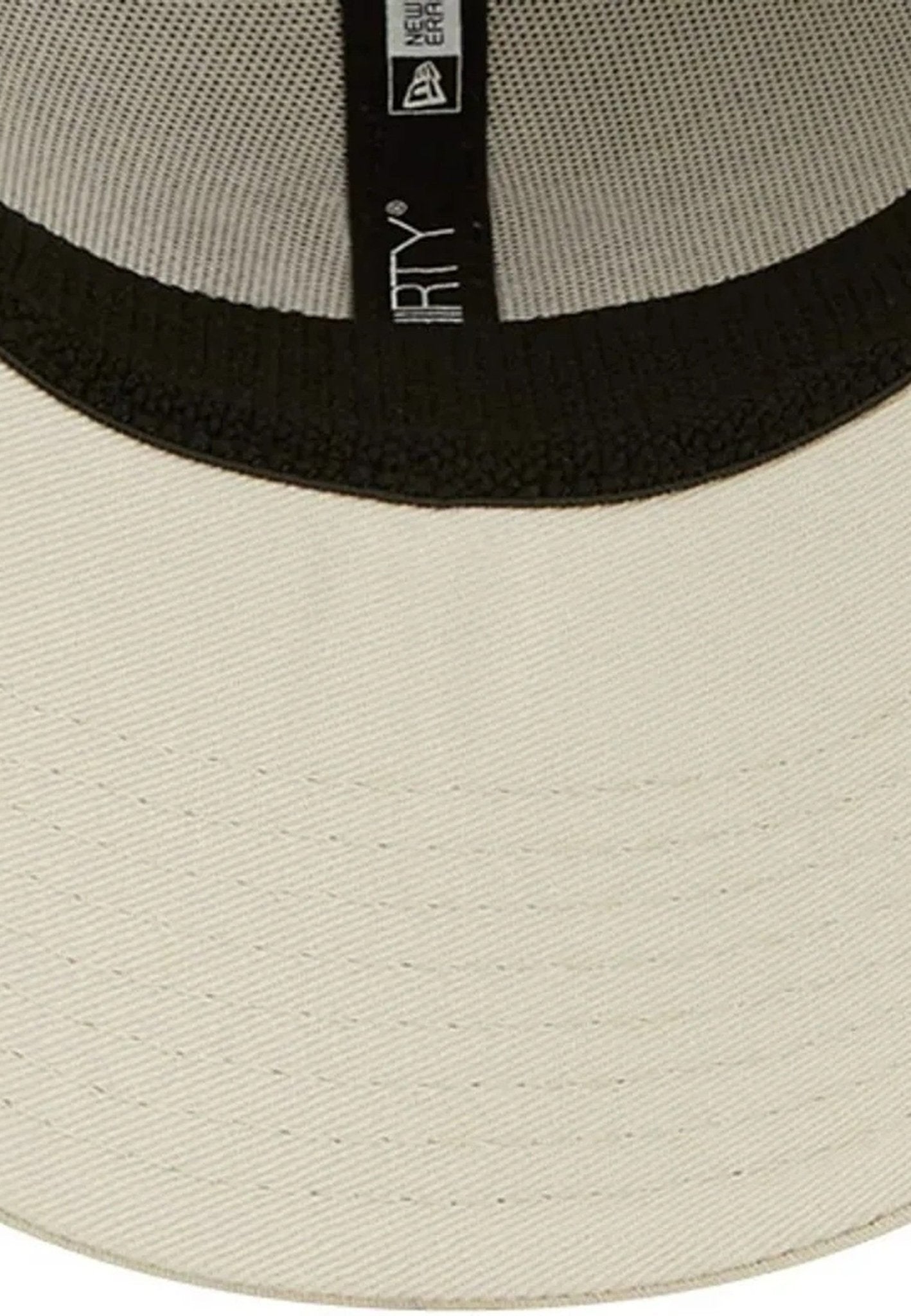 GORRA NEW ERA BEIGE YANKEES LEAGUE ESSENTIAL 39THIRTY NEYYAN - AREA ZERO