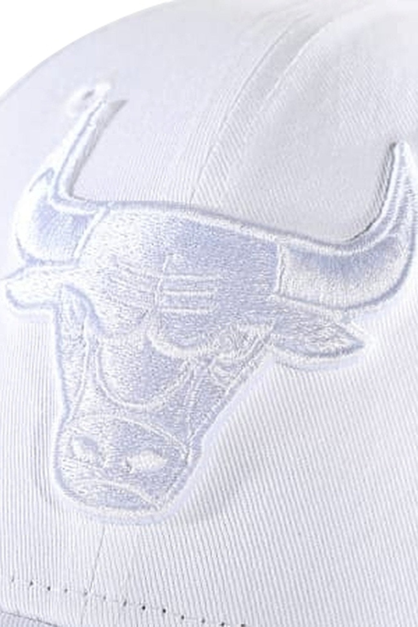 GORRA NEW ERA BLANCA BULLS NBA ESSENTIAL 9FORTY CHIBUL WHIWHI - AREA ZERO