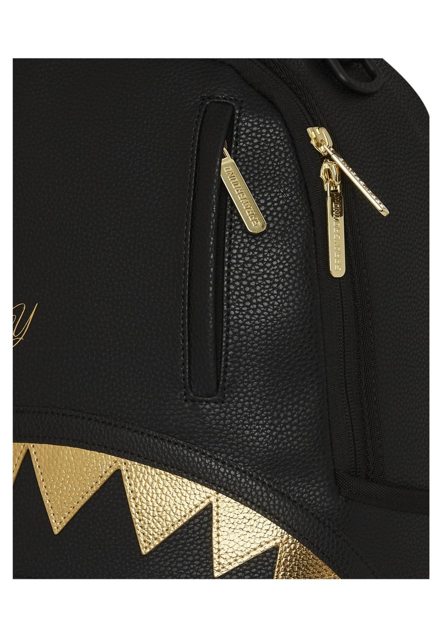 MOCHILA SPRAYGROUND NEGRA SHARK CENTRAL GOLD DLXSV PACKPACK - AREA ZERO