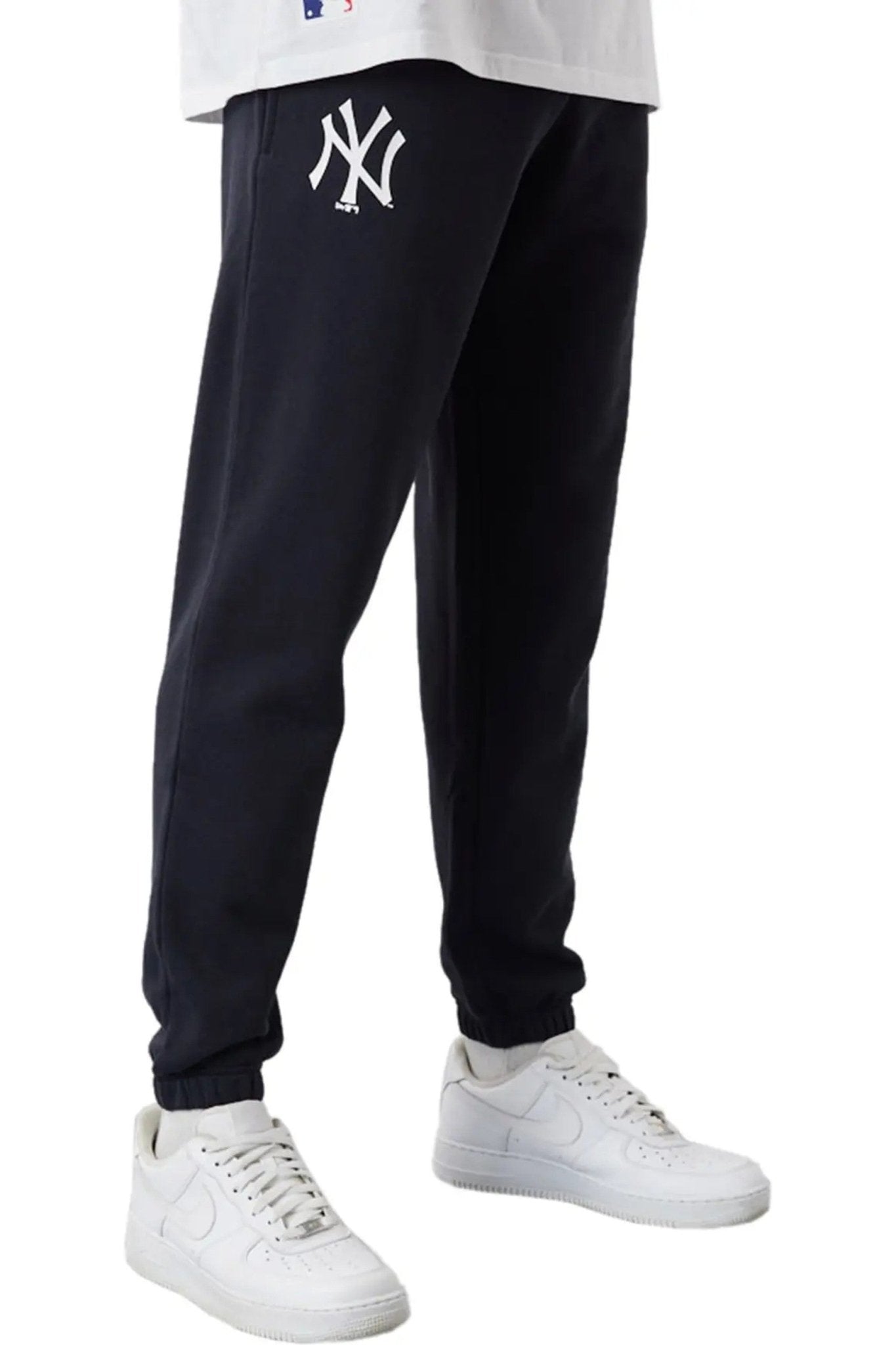 PANTALON NEW ERA MARINO MLB TEAM LOGO JOGGER NEYYAN - AREA ZERO