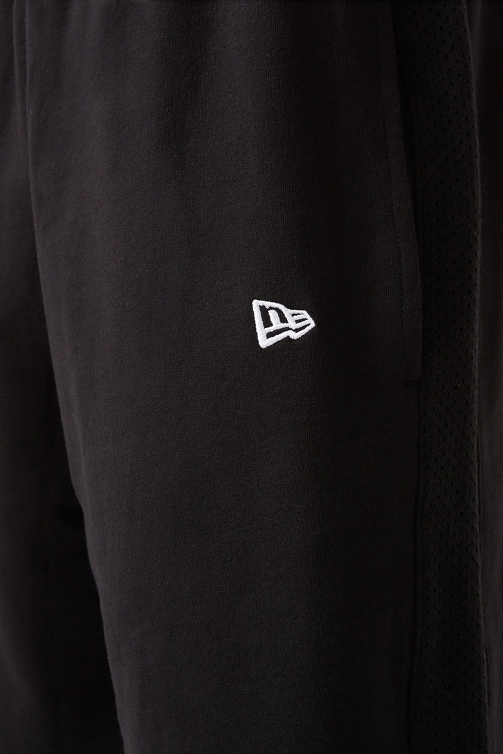 PANTALON NEW ERA NEGRO BULLS NBA TEAM LOGO SHORT CHIBUL