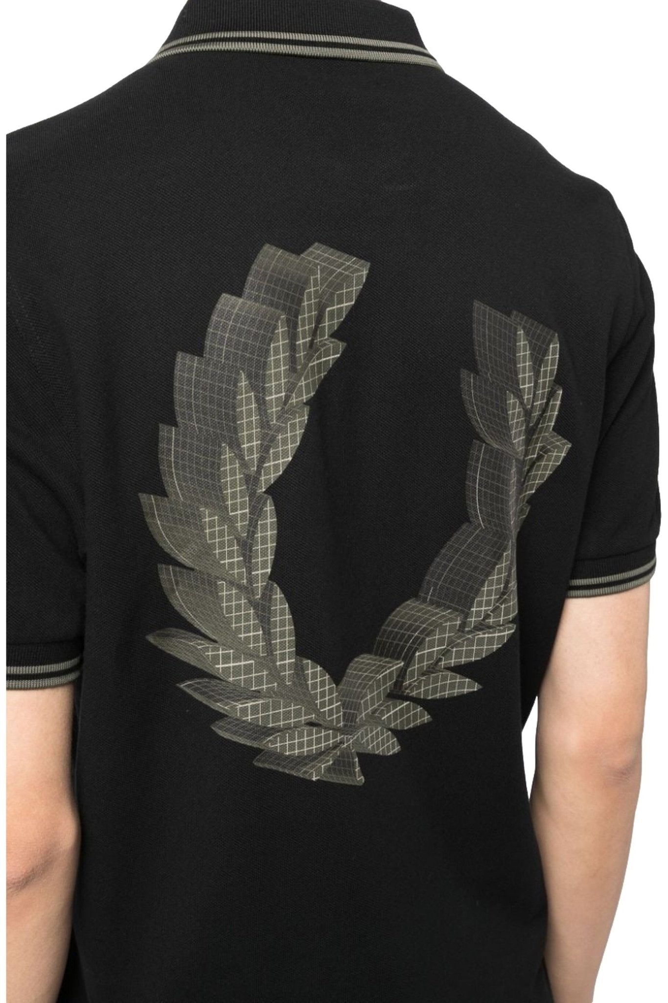 POLO FRED PERRY NEGRO 3D GRAPHIC LAUREL SHIRT - AREA ZERO