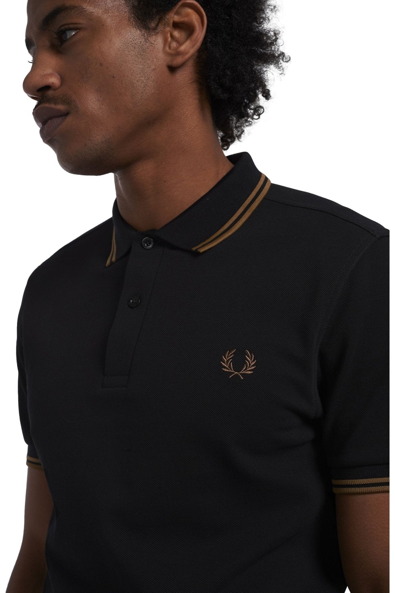 POLO FRED PERRY NEGRO/ORO TWIN TIPPED SHIRT - AREA ZERO