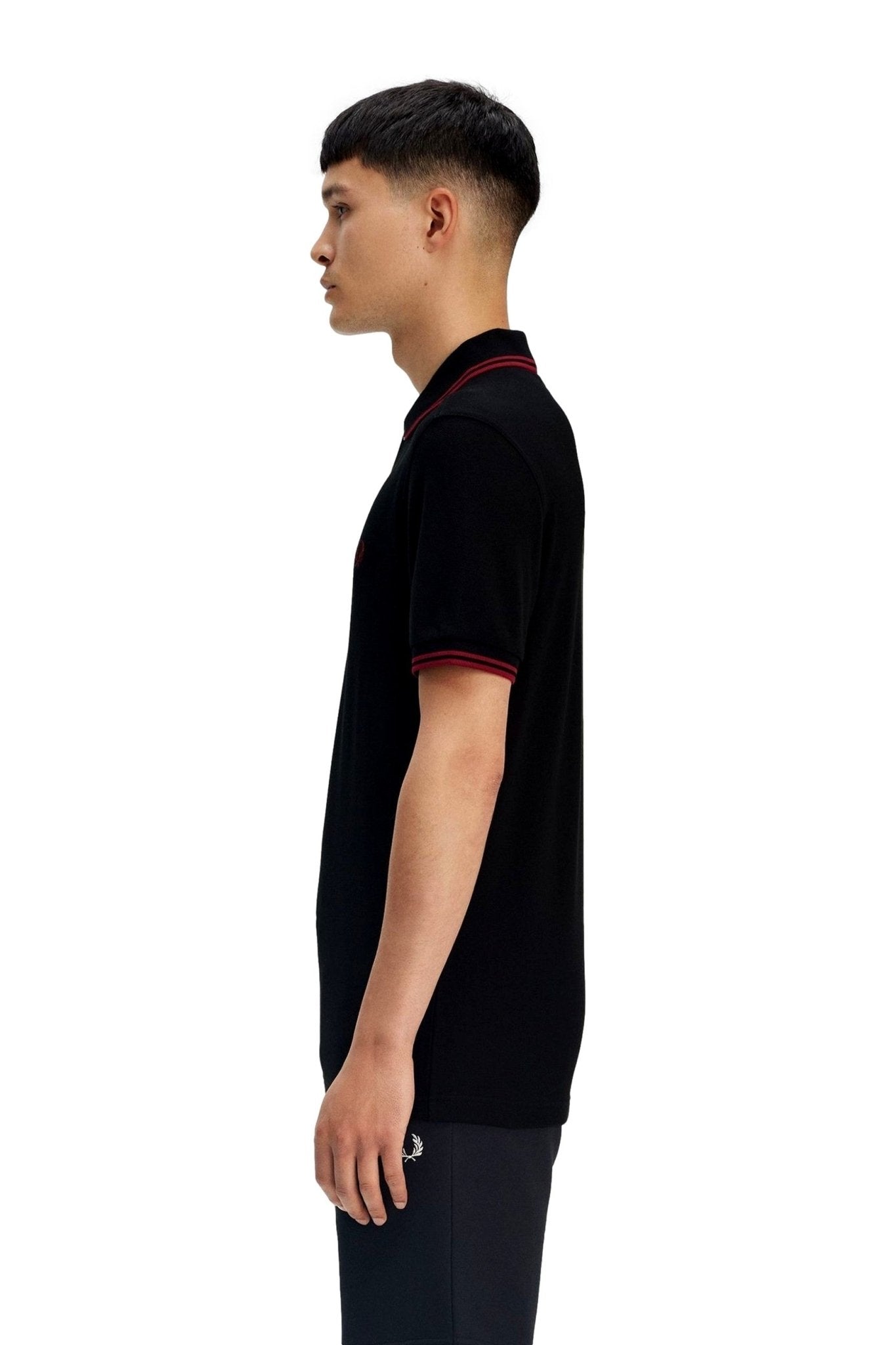 POLO FRED PERRY NEGRO/ROJO TWIN TIPPED SHIRT - AREA ZERO