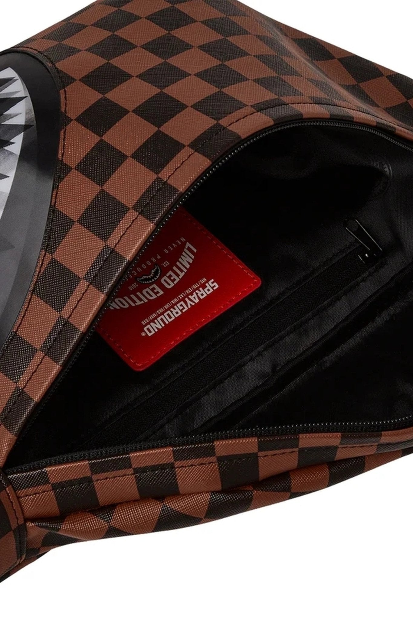 RIÑONERA SPRAYGROUND MARRON SHARK IN PARIS LENTICULAR CHOMP CROSSBODY - AREA ZERO