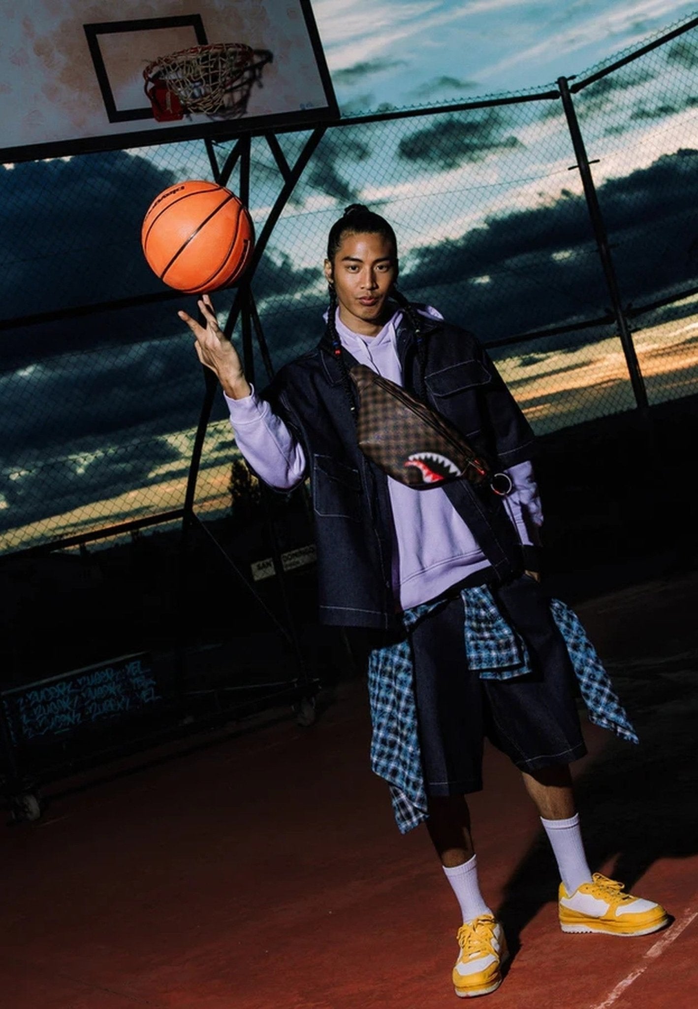 RIÑONERA SPRAYGROUND MARRON SHARKS IN PARIS BLUR SAVVY CROSSBODY - AREA ZERO