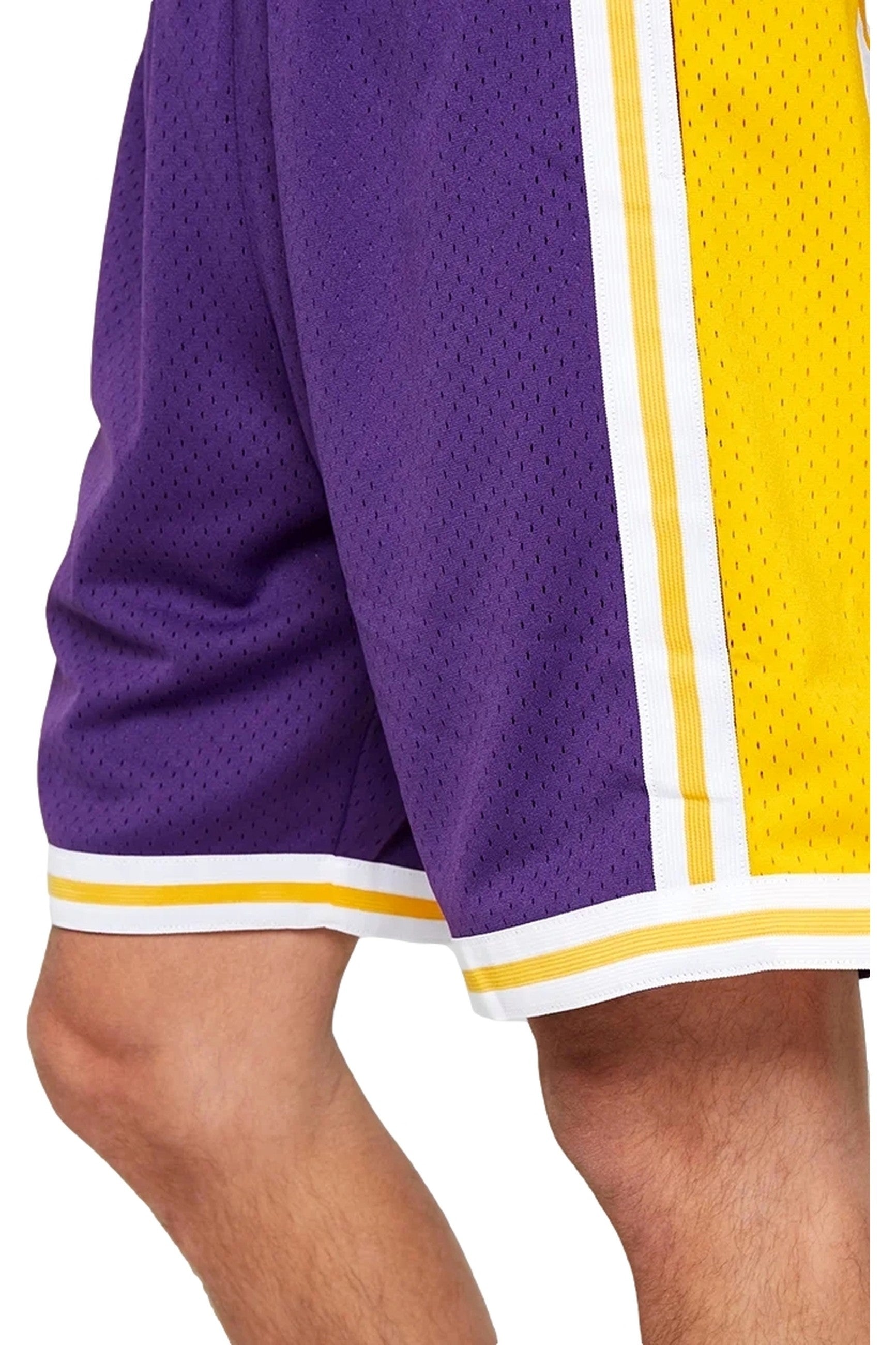 SHORT MITCHELL AND NESS MORADO LAKERS SWINGMAN SHORTS 1984-85