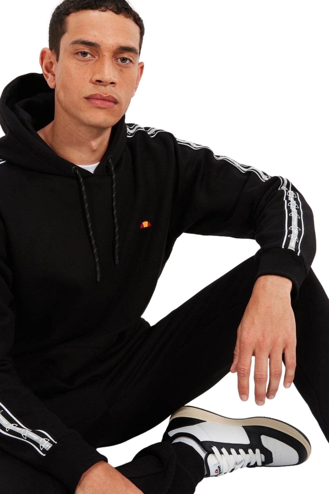 SUDADERA ELLESSE NEGRA POWERA OH HOODY - AREA ZERO