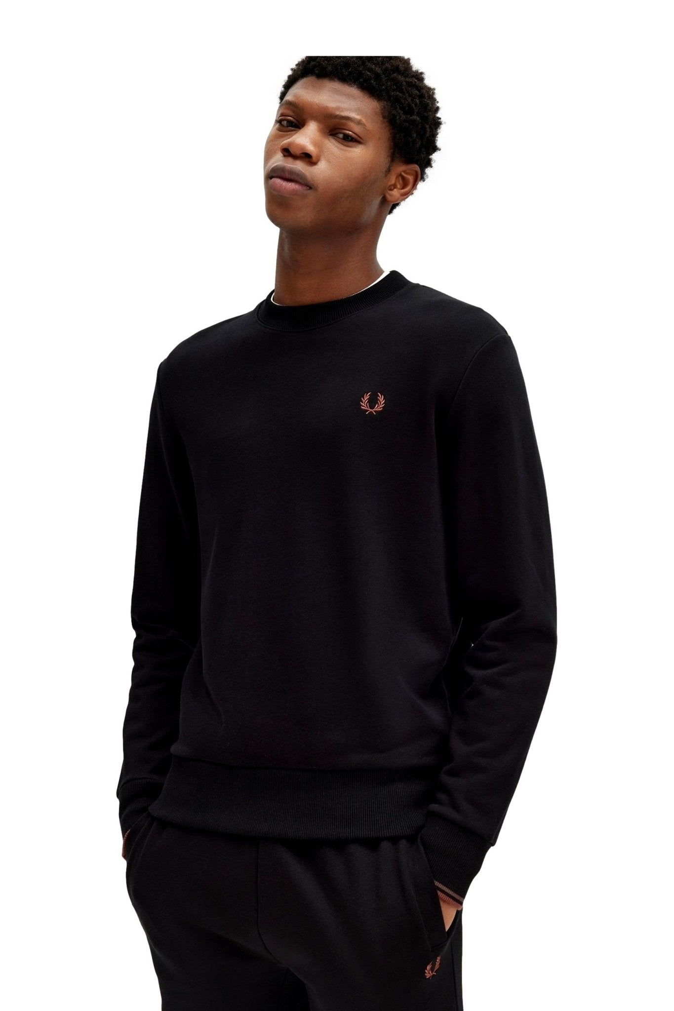 SUDADERA FRED PERRY NEGRA EMBROIDERED LOGO CREW NECK SWEATSHIRT - AREA ZERO