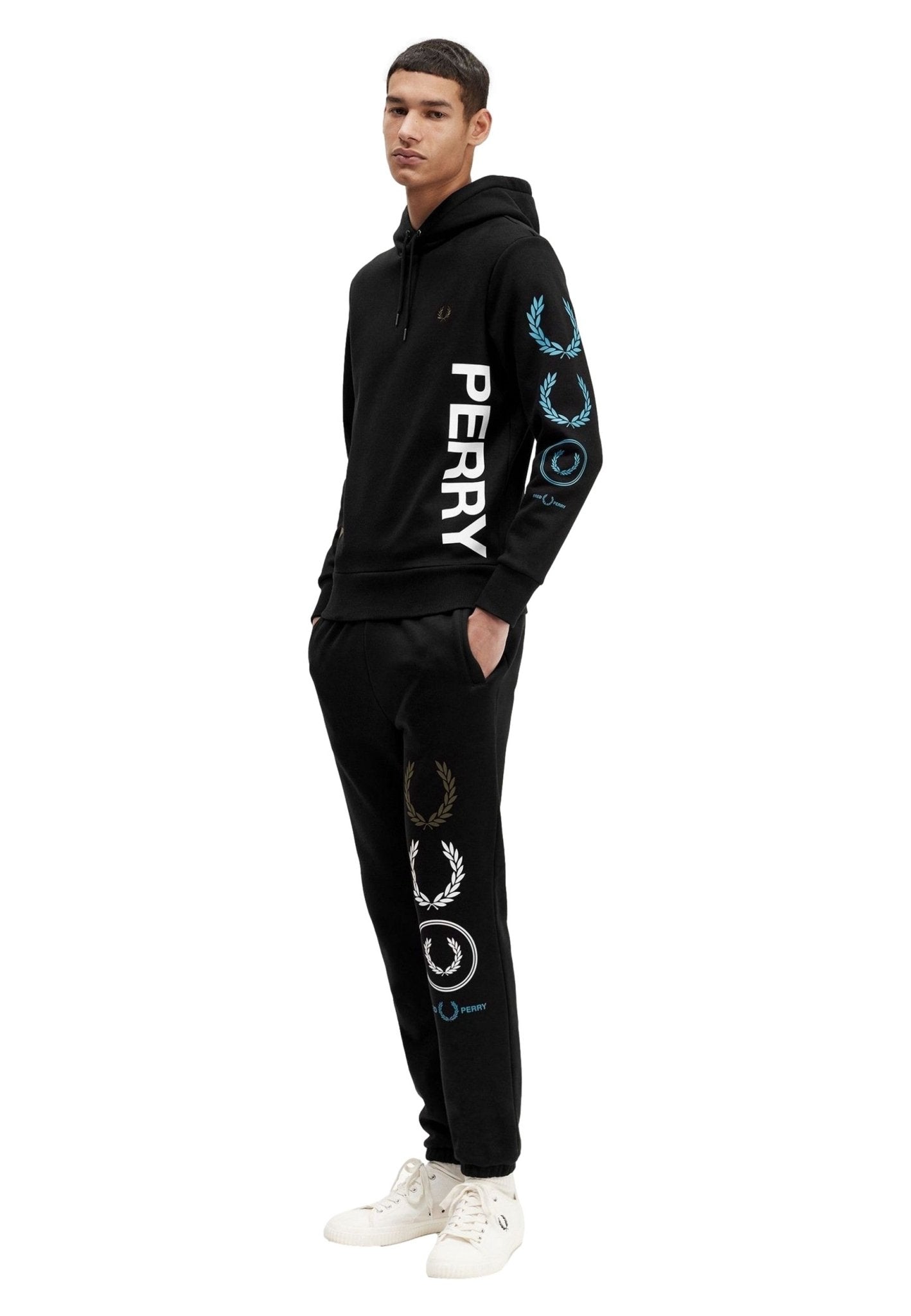 SUDADERA FRED PERY NEGRA GRAPHIC BRANDED HODDED SWEAT - AREA ZERO