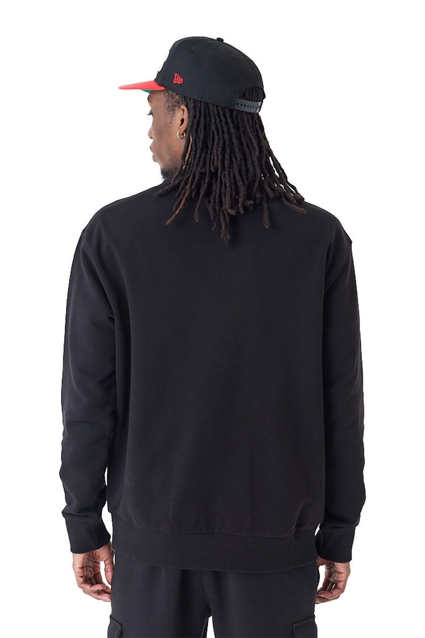 SUDADERA NEW ERA NEGRA BULLS APPLIQUE CREW CHIBUL - AREA ZERO