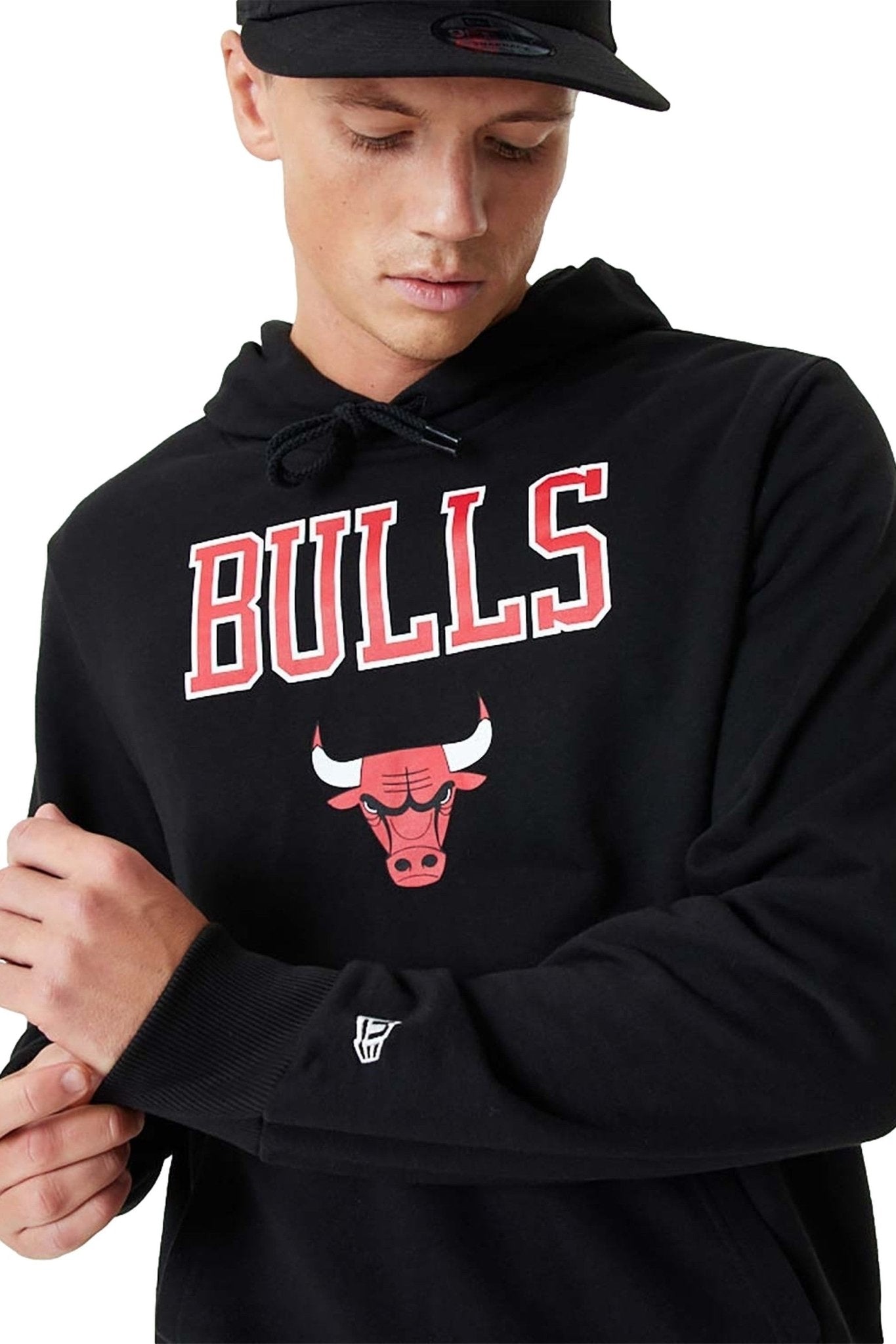 SUDADERA NEW ERA NEGRA BULLS TEAM LOGO HOODY - AREA ZERO