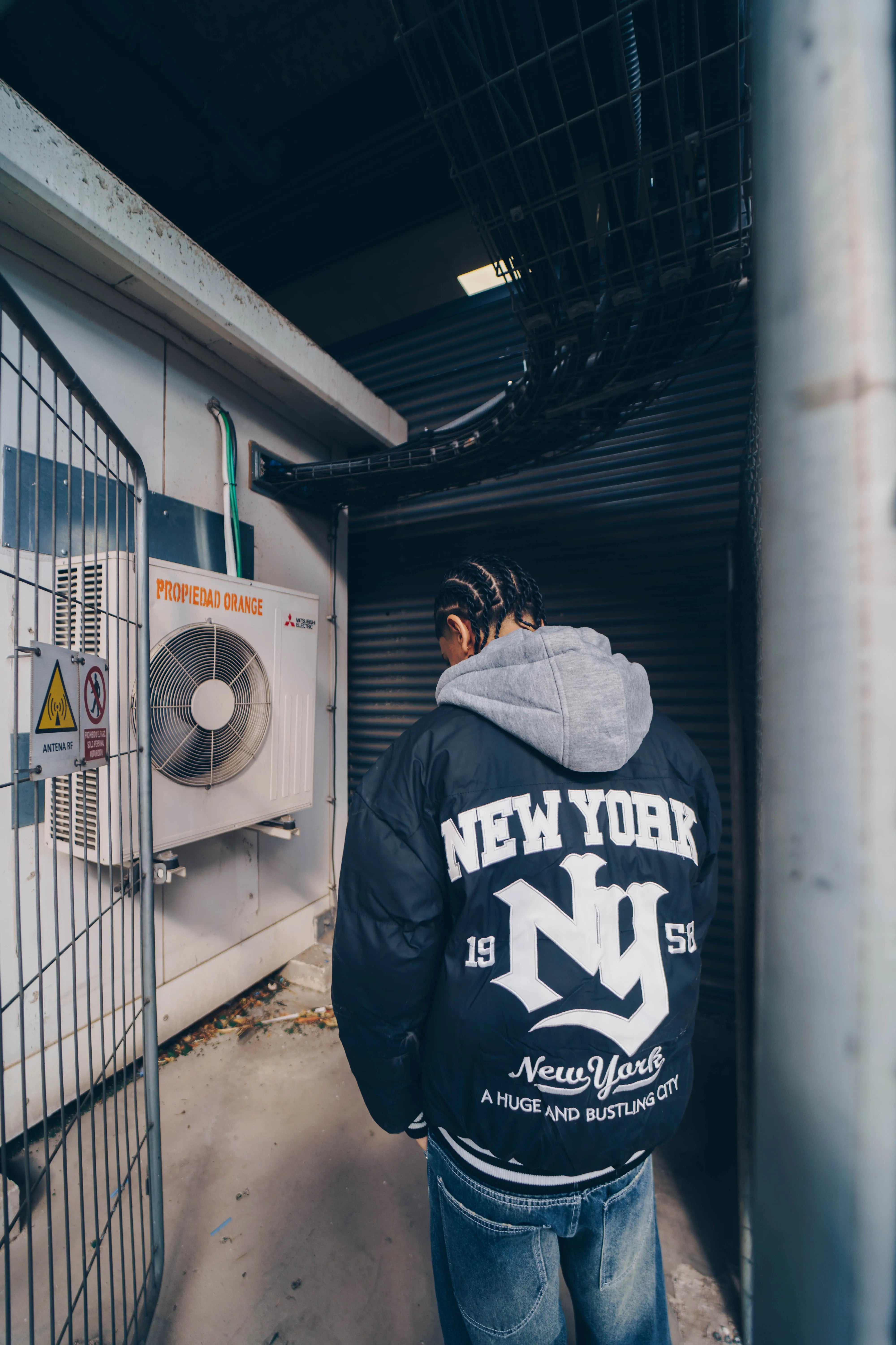 CAZADORA  NEGRA NY COACH JACKET