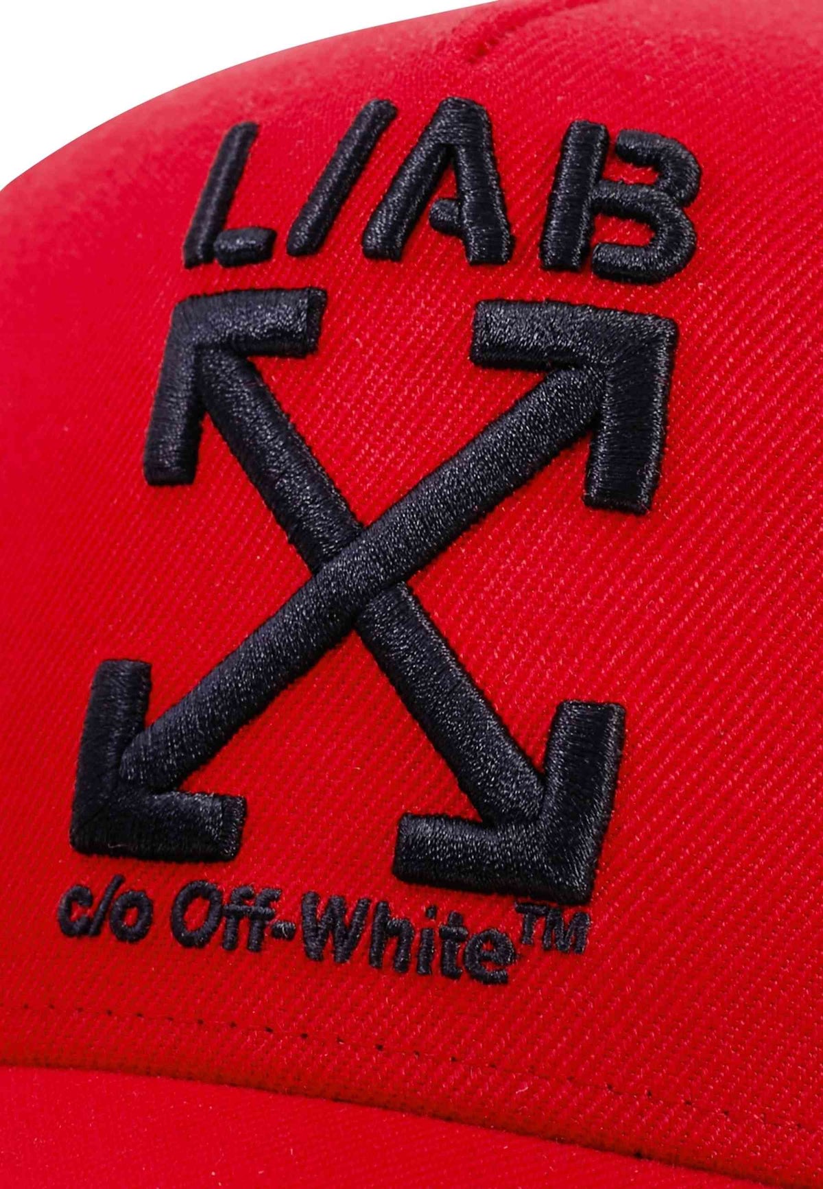 CAPPELLO L/AB c/o Off-White ROSSO CLAMP ARROWS CURVED BRIM TRUCKER CAP