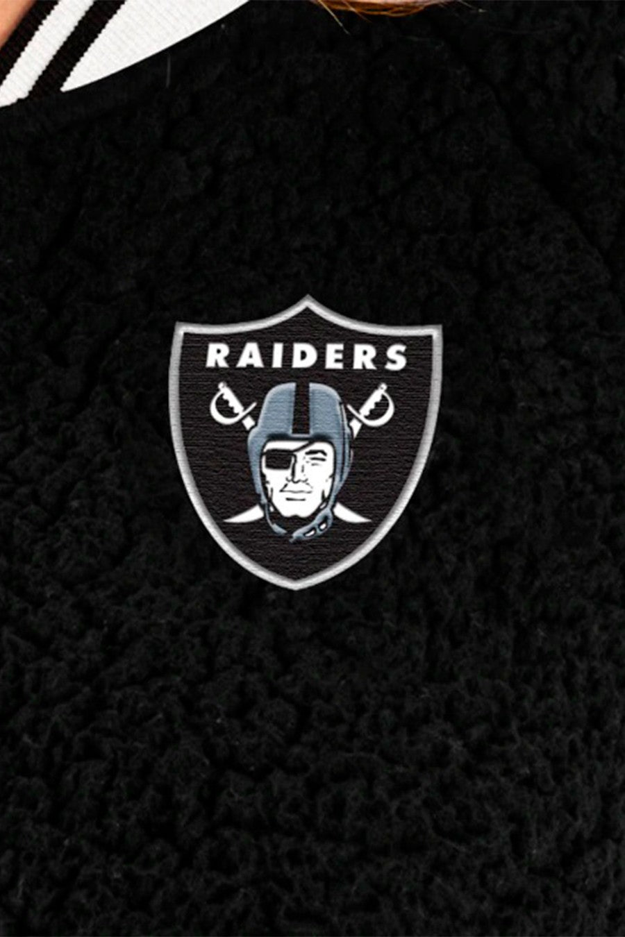 BEISBOLERA NEW ERA NEGRA RAIDERS SHERPA  LASRAI