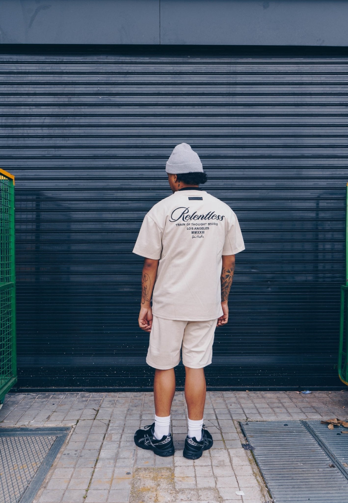 BERMUDA BEIGE RELENTLESS OVERSIZED SHORT - AREA ZERO