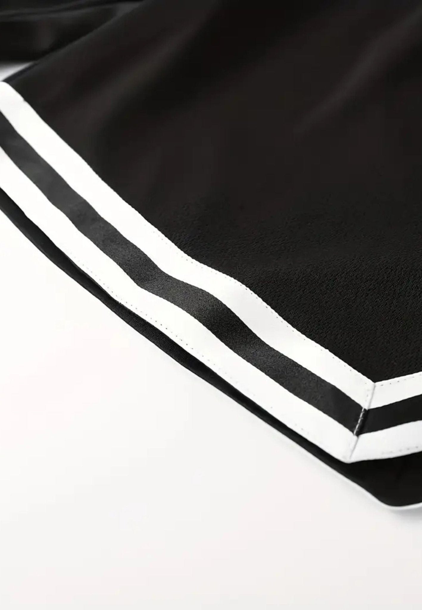 BERMUDA NEGRA CHICAGO GOTIC LOGO BASKET SHORT - AREA ZERO