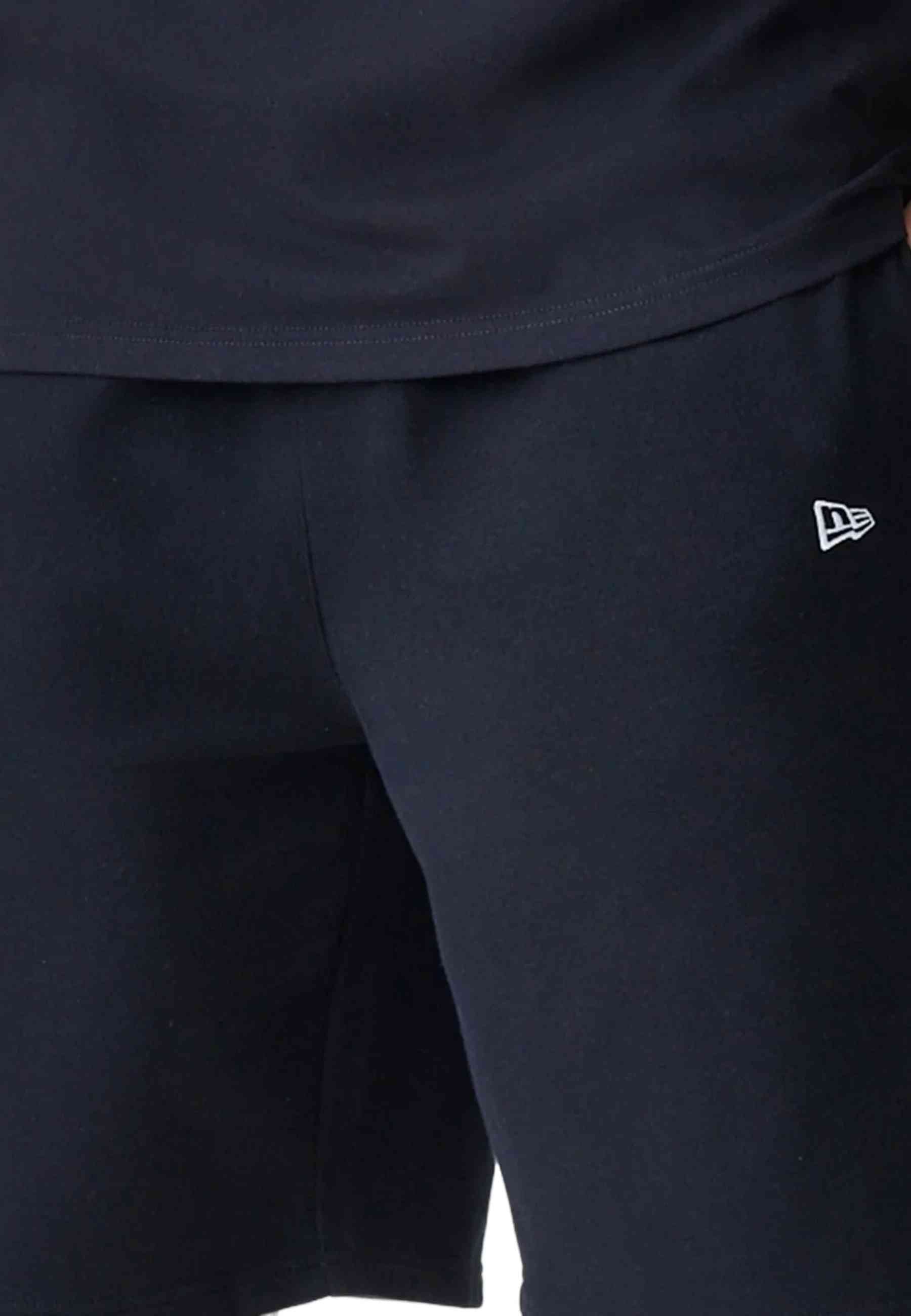 BERMUDA NEW ERA NEGRA NE ESSNTIALS OS SHORT BLK