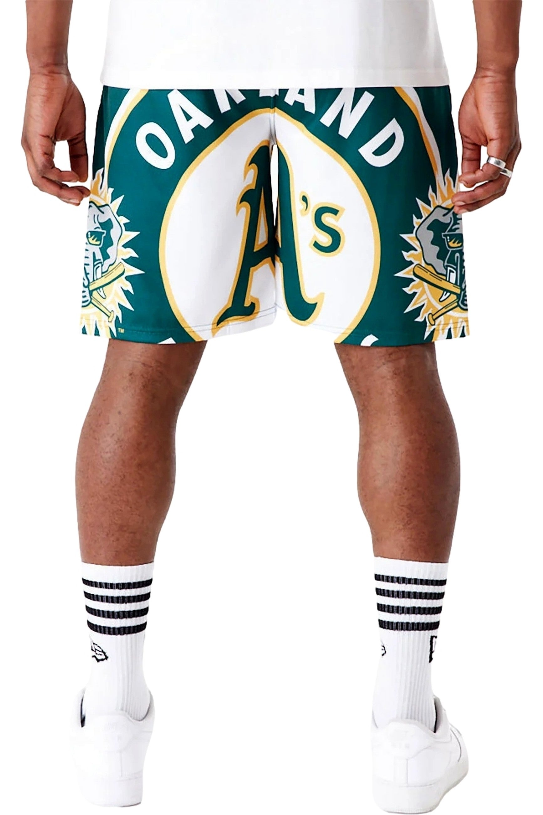 BERMUDA NEW ERA VERDE ATHLETICS MLB LARGE LOGO SHORT OAKATH