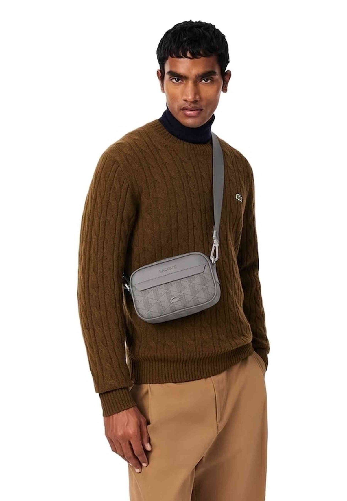 BOLSO LACOSTE GRIS MONOGRAM THE BLEND MESSENGER BAG