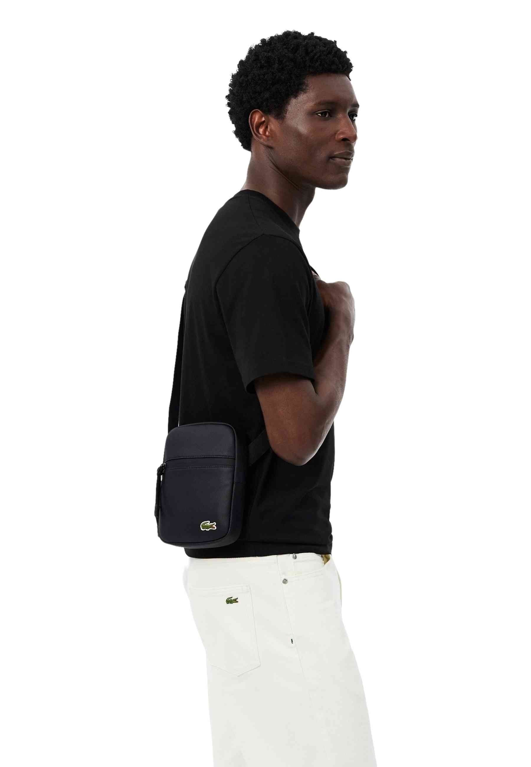 BOLSO LACOSTE LCST SLIMLINE MESSENGER BAG NEGRO