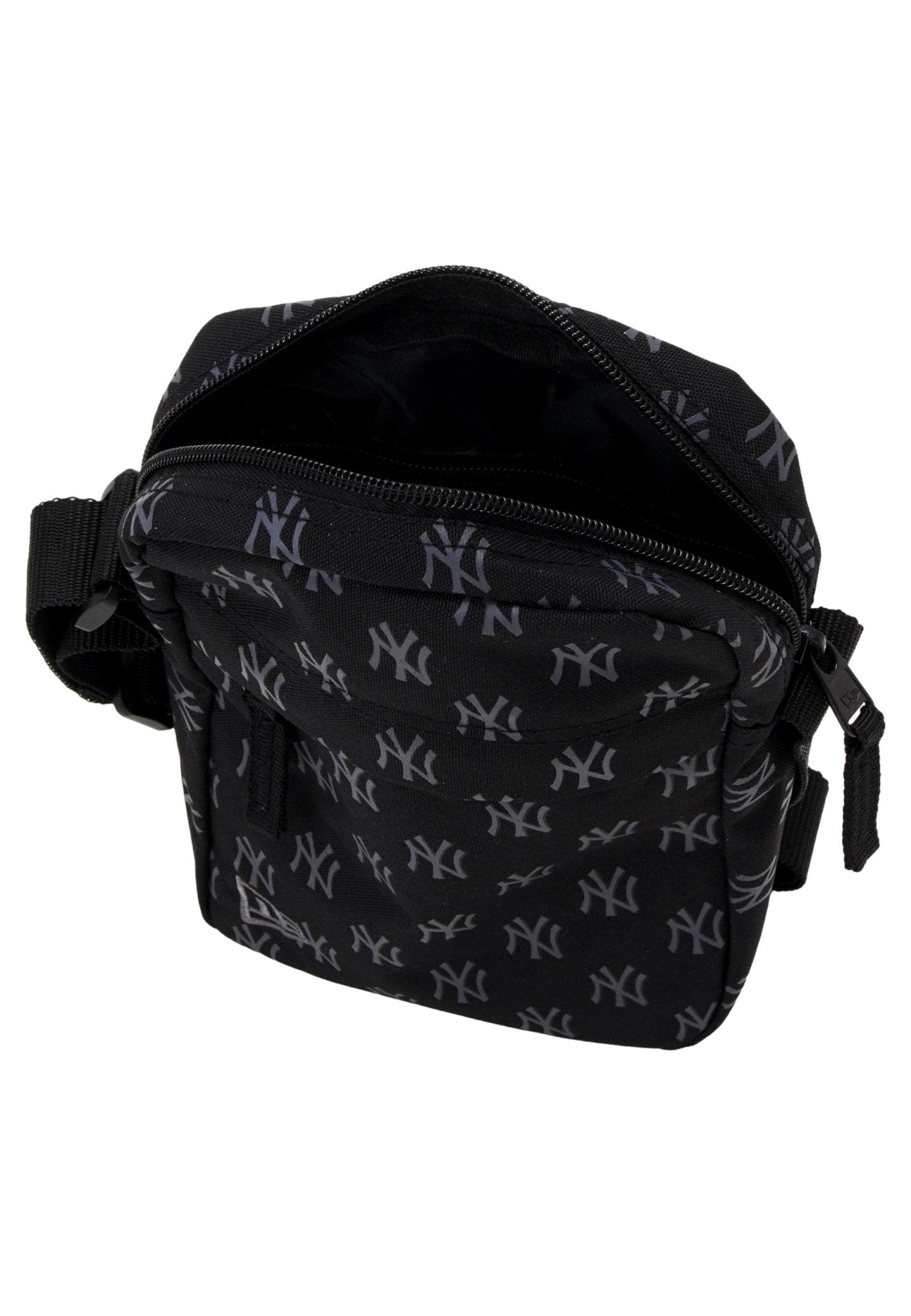 BOLSO NEW ERA NEGRO YANKEES MONOGRAM SIDE BAG NEYYAN - AREA ZERO