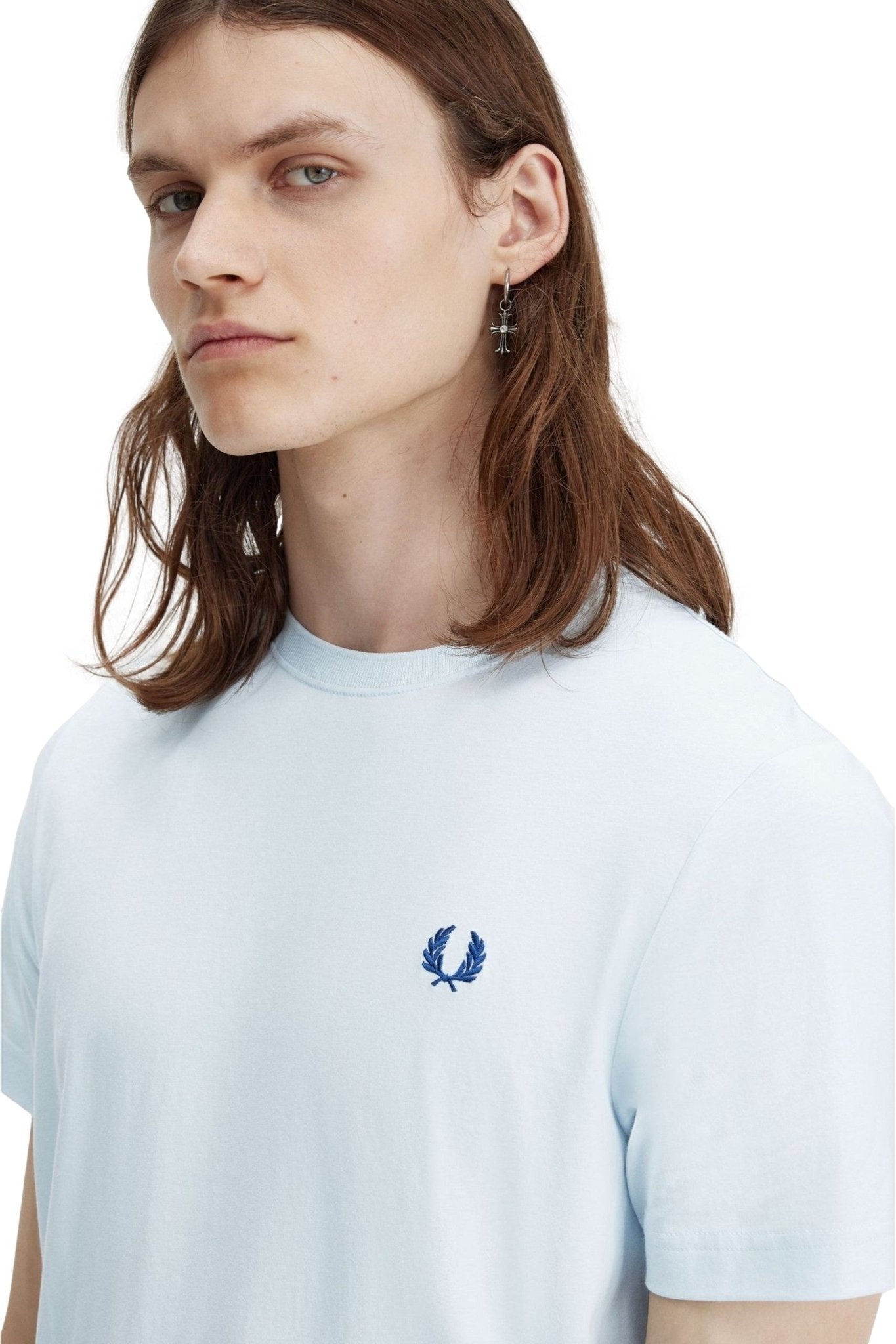 CAMIISETA FRED PERRY CELESTE EMBROILED LOGO TEE - AREA ZERO