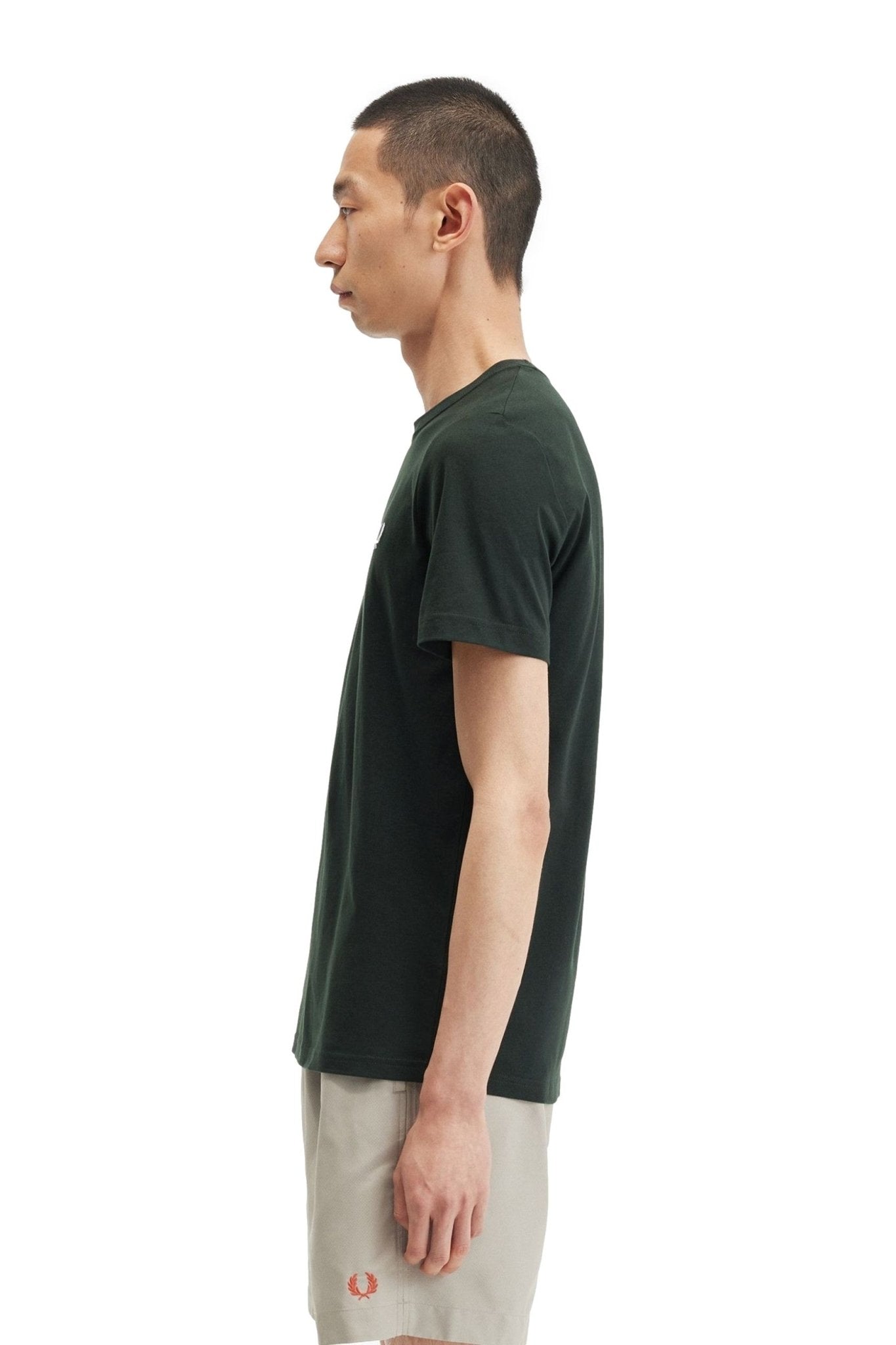 CAMIISETA FRED PERRY VERDE EMBROILED LOGO TEE - AREA ZERO