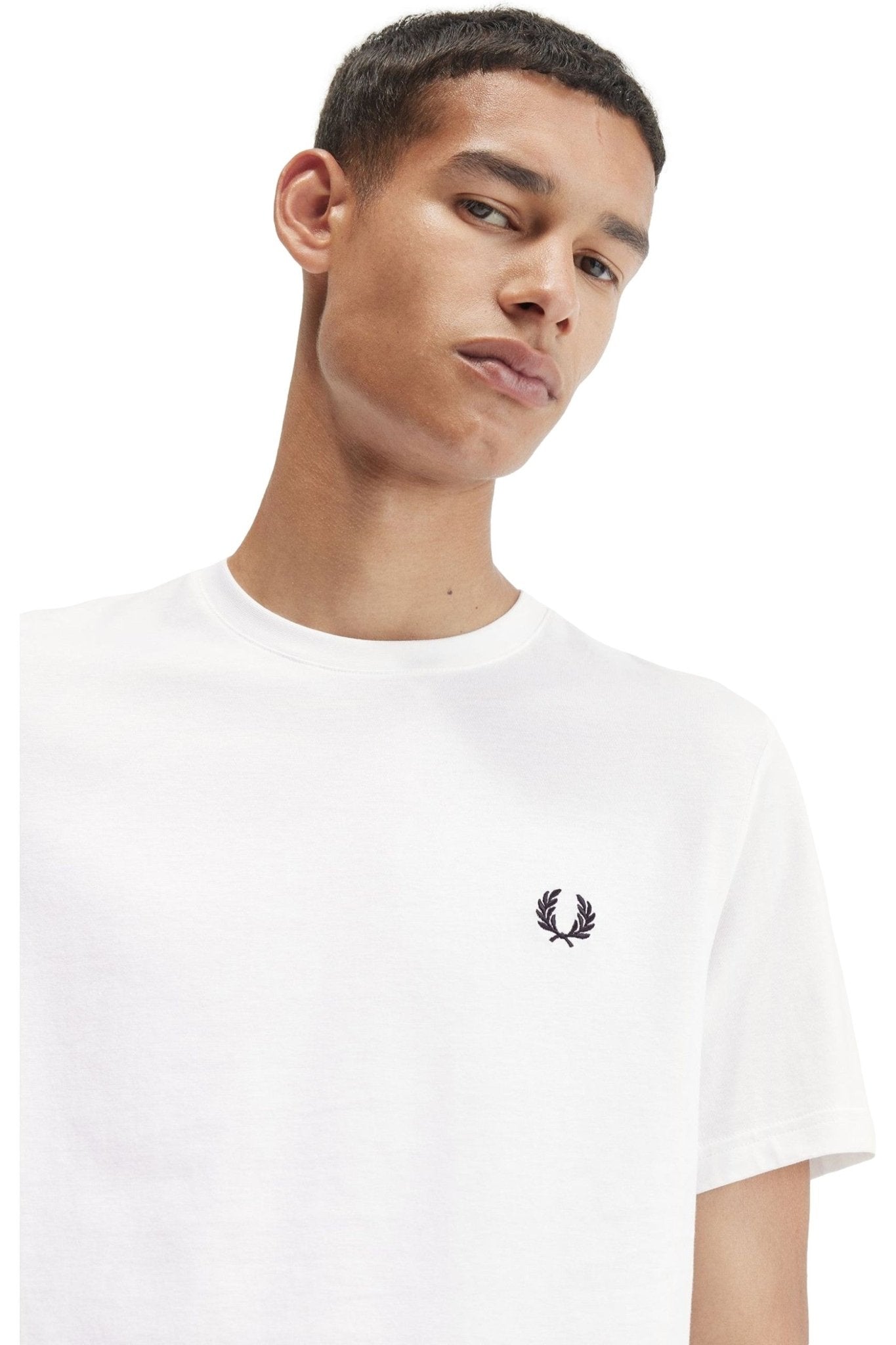 CAMISETA FRED PERRY BLANCA 100 REAR POWDER LAUREL GRAPHIC TEE - AREA ZERO