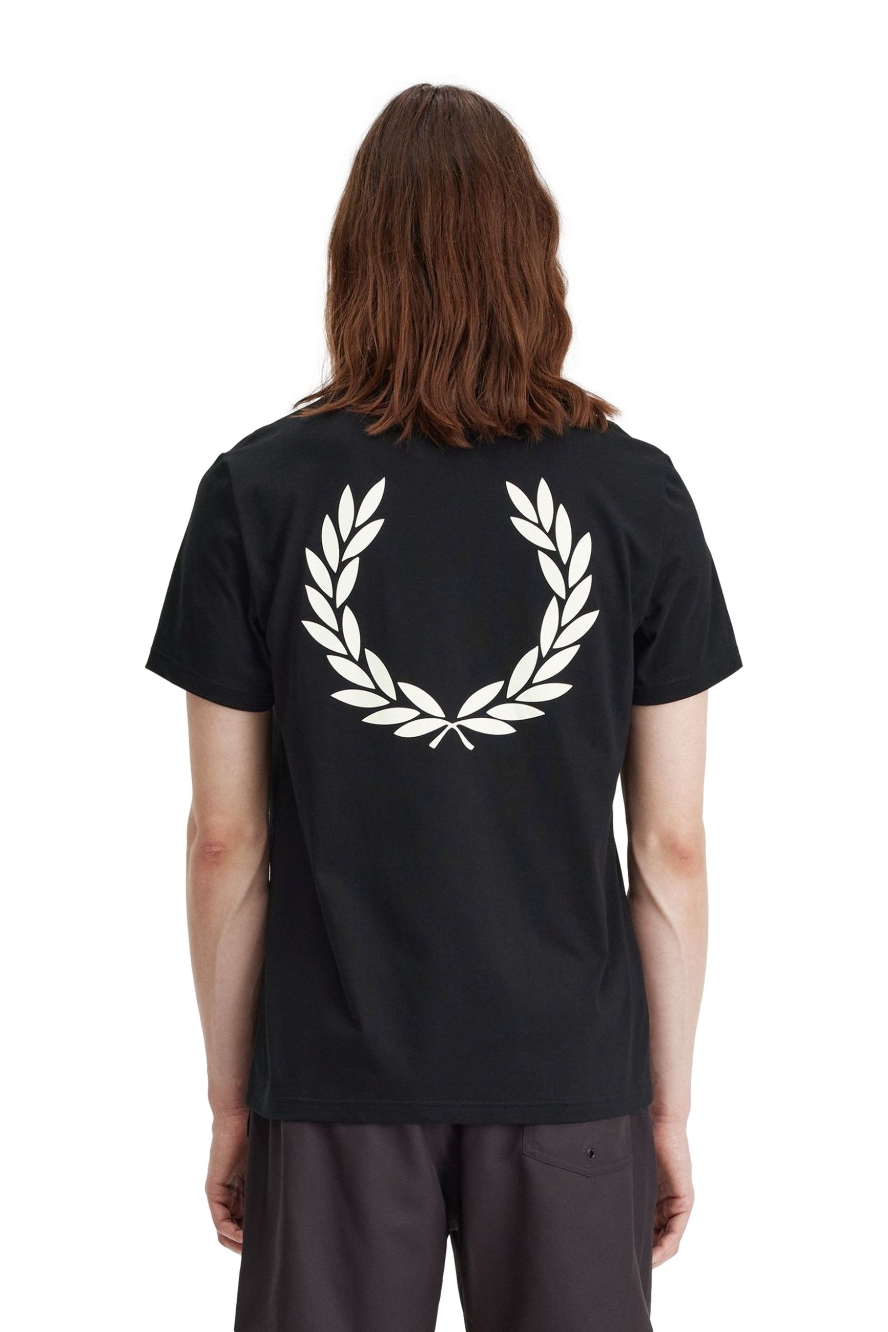 CAMISETA FRED PERRY NEGRA 102 REAR POWDER LAUREL GRAPHIC TEE