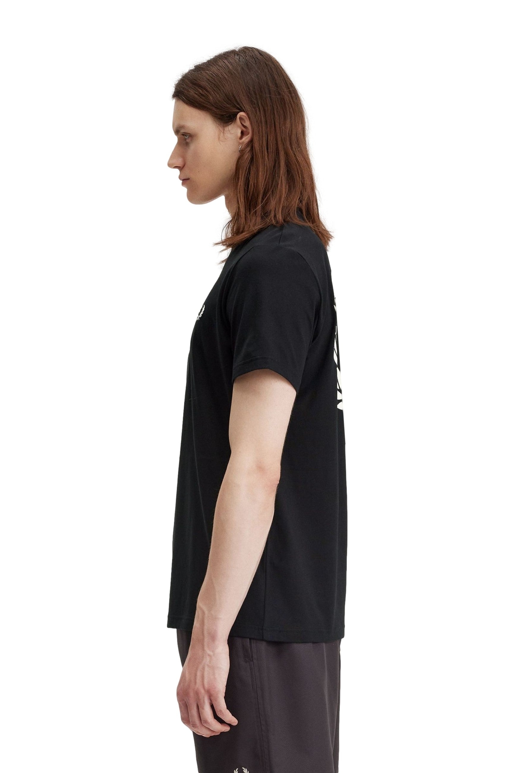 CAMISETA FRED PERRY NEGRA 102 REAR POWDER LAUREL GRAPHIC TEE