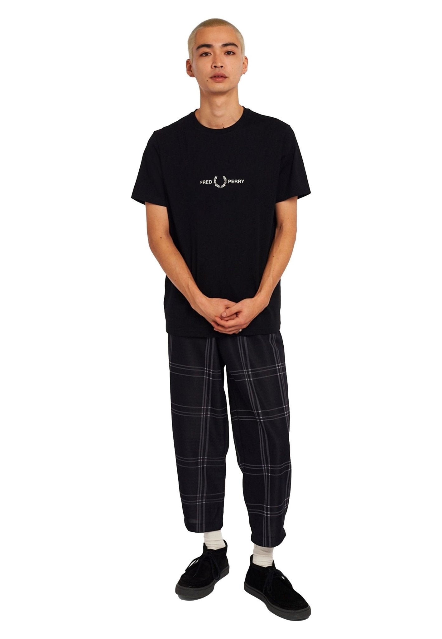 CAMISETA FRED PERRY NEGRA EMBROIDERED TEE - AREA ZERO