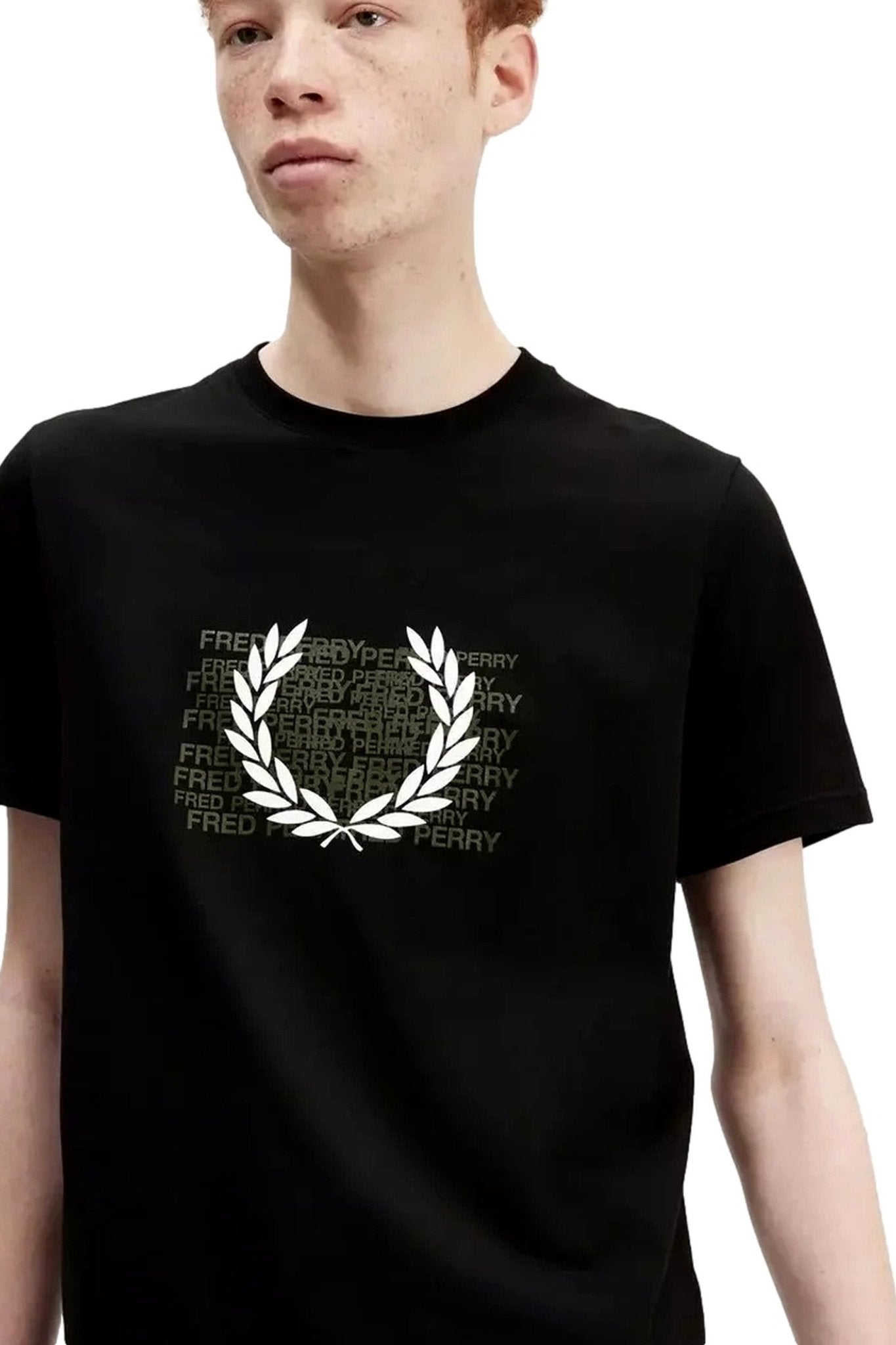 CAMISETA FRED PERRY NEGRA GRAPHIC T - SHIRT - AREA ZERO