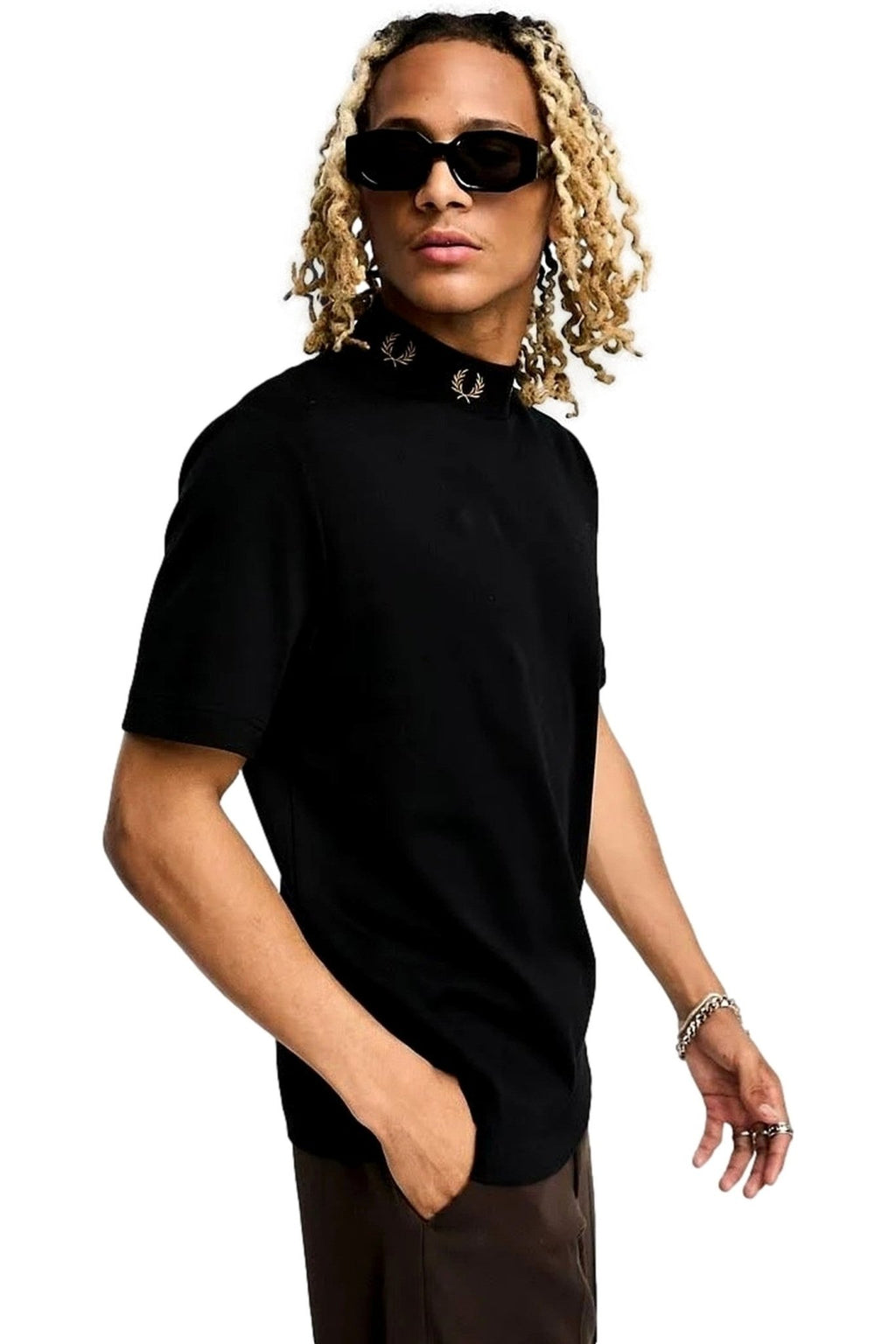 CAMISETA FRED PERRY NEGRA LAUREL WREATH HIGH NECK TEE - AREA ZERO