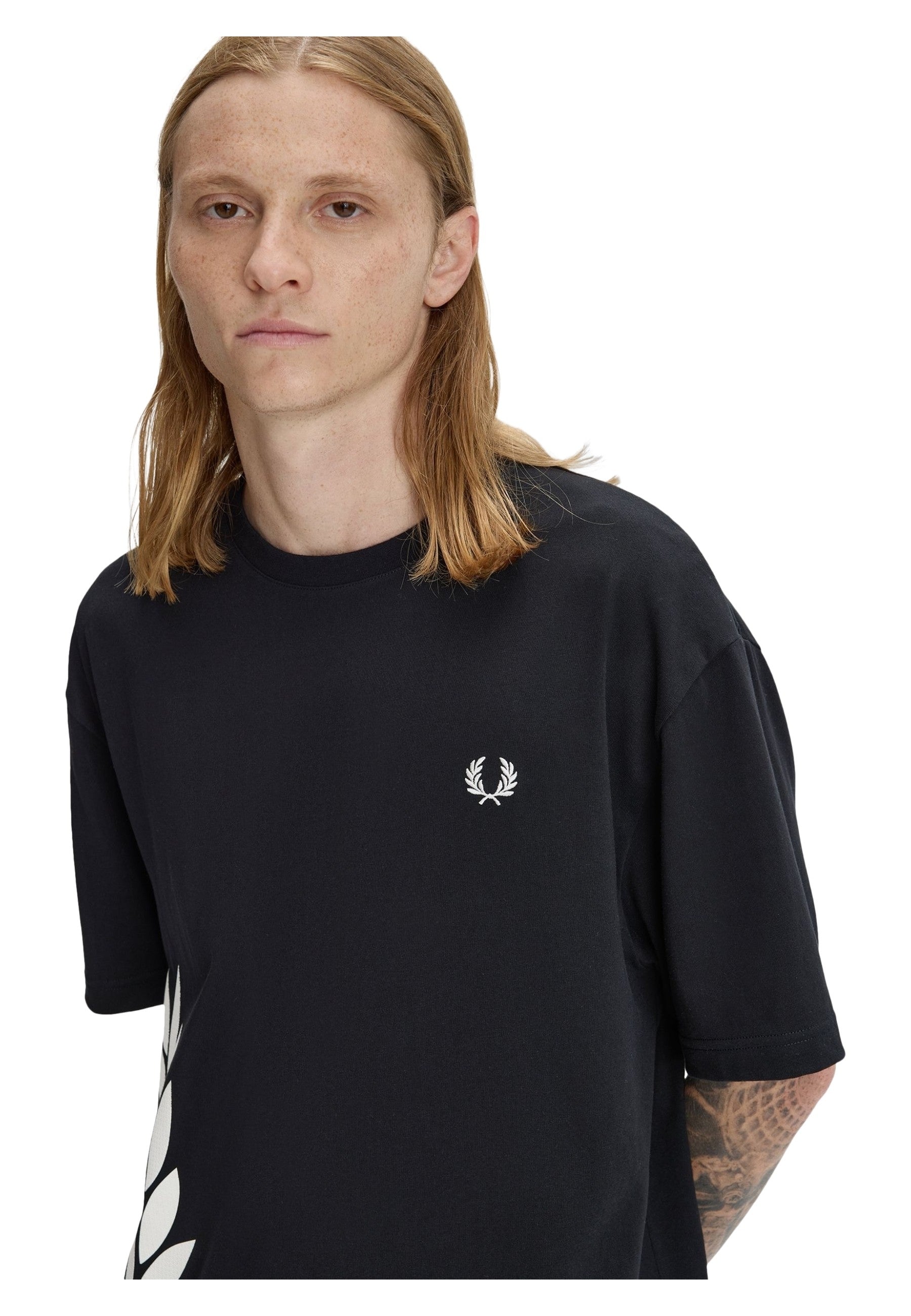 CAMISETA FRED PERRY NEGRA TEXTURED LAUREL WREATH TEE