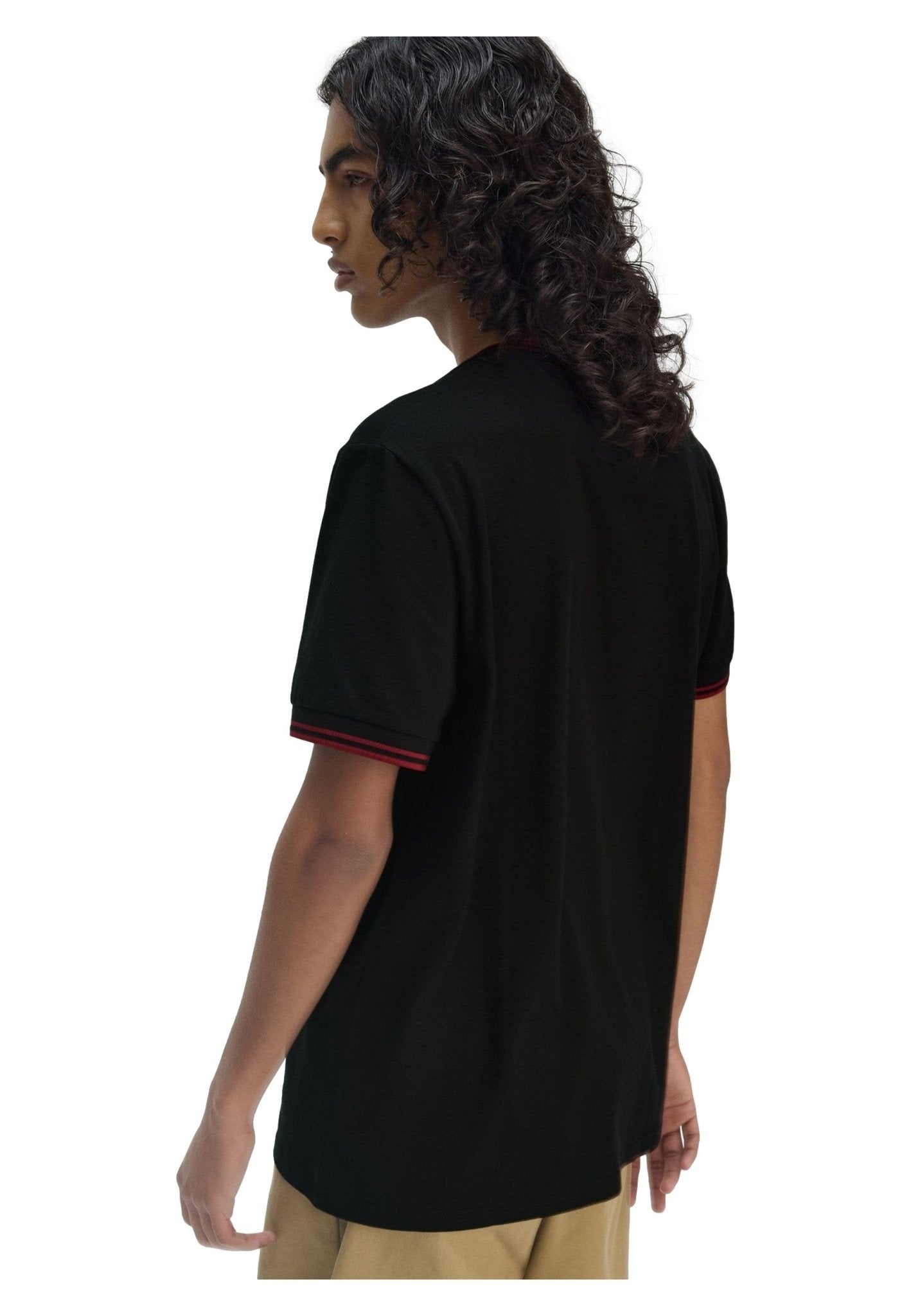 CAMISETA FRED PERRY NEGRA/ROJA RIBETED NECK - AREA ZERO
