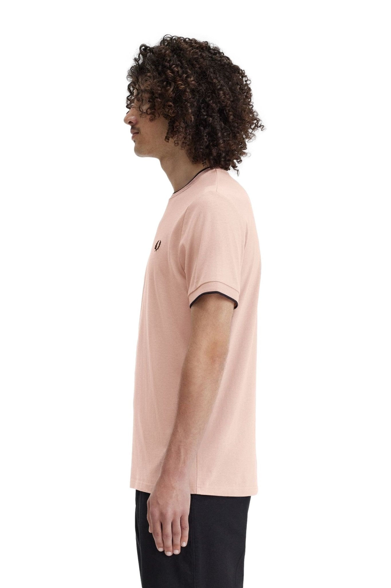 CAMISETA FRED PERRY ROSA CONTRAST RIBETED NECK U89 TEE - AREA ZERO