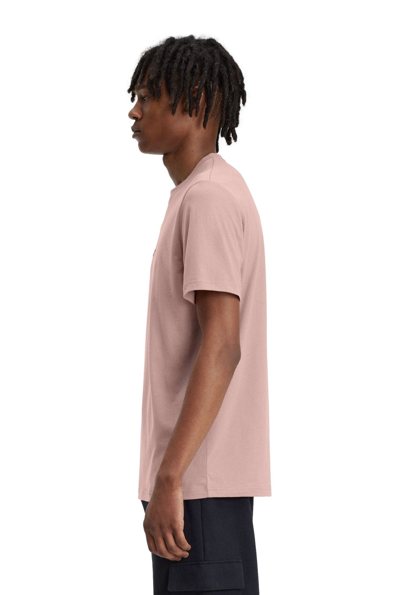 CAMISETA FRED PERRY ROSA EMBROIDERED TEE - AREA ZERO