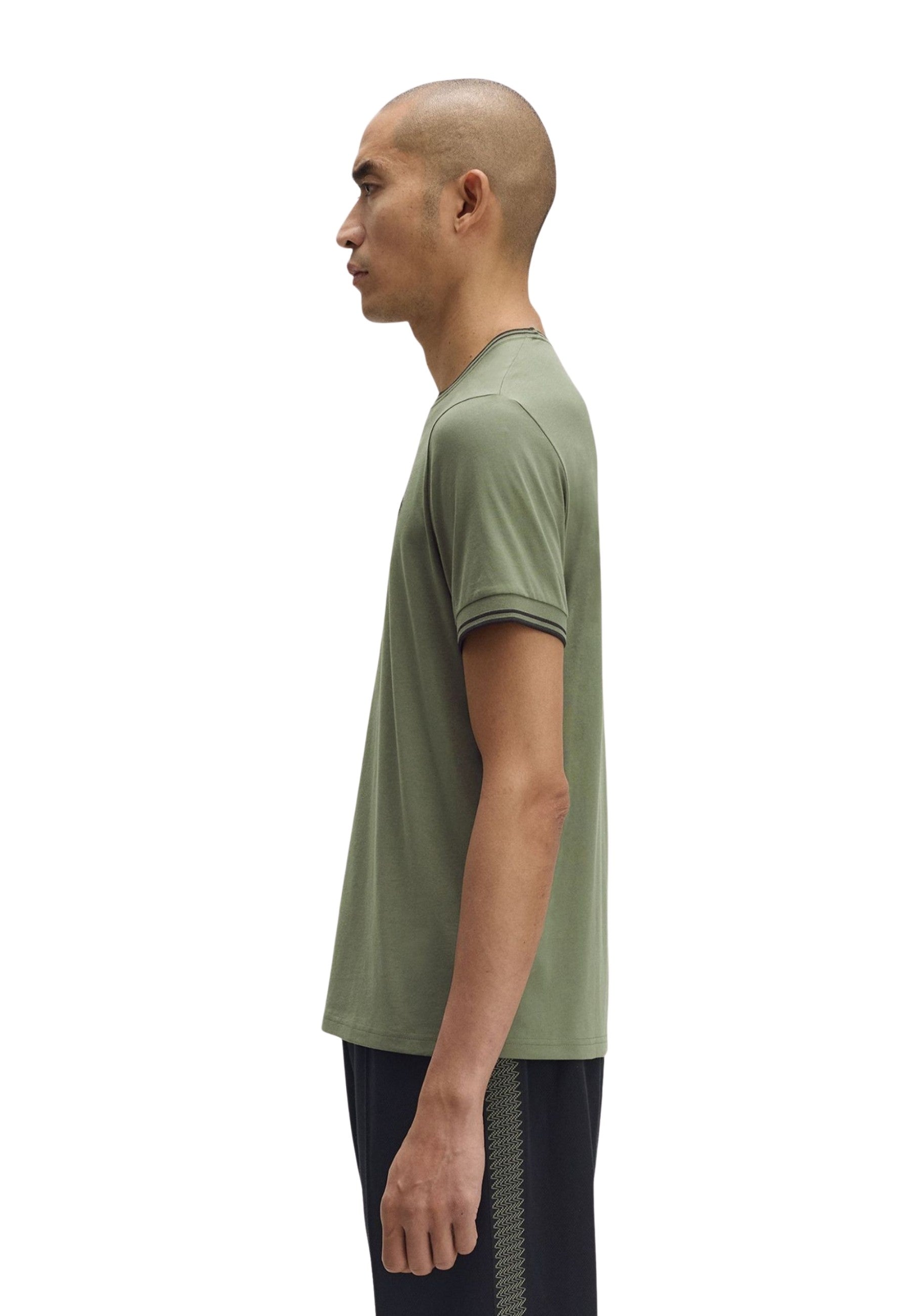 CAMISETA FRED PERRY VERDE Z50 CONTRAST RIBETED TEE