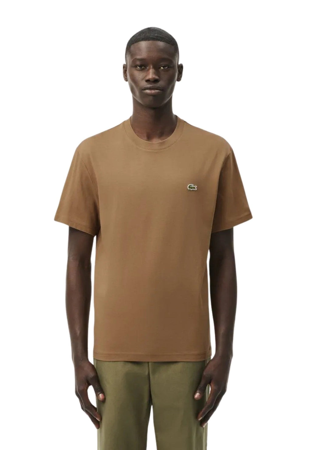 CAMISETA LACOSTE MARRON SMALL CLASSIC LOGO TEE - AREA ZERO
