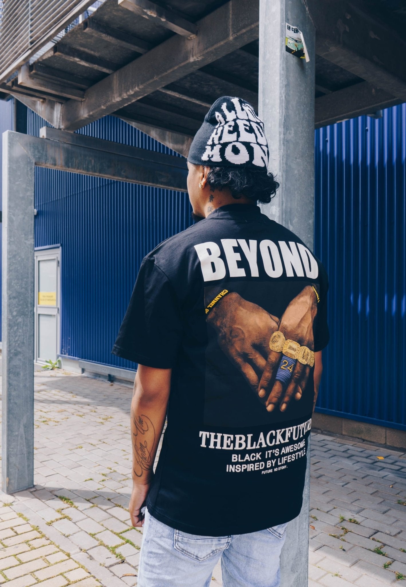 CAMISETA NEGRA BEYOND RINGS OVERSIZED TEE - AREA ZERO