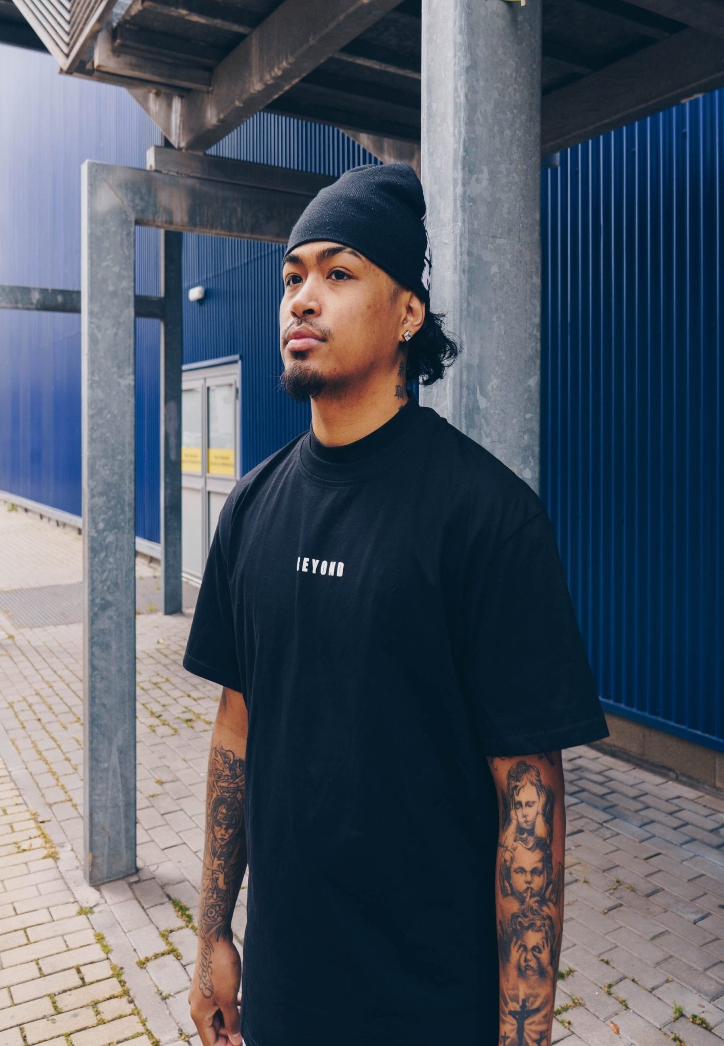 CAMISETA NEGRA BEYOND RINGS OVERSIZED TEE - AREA ZERO