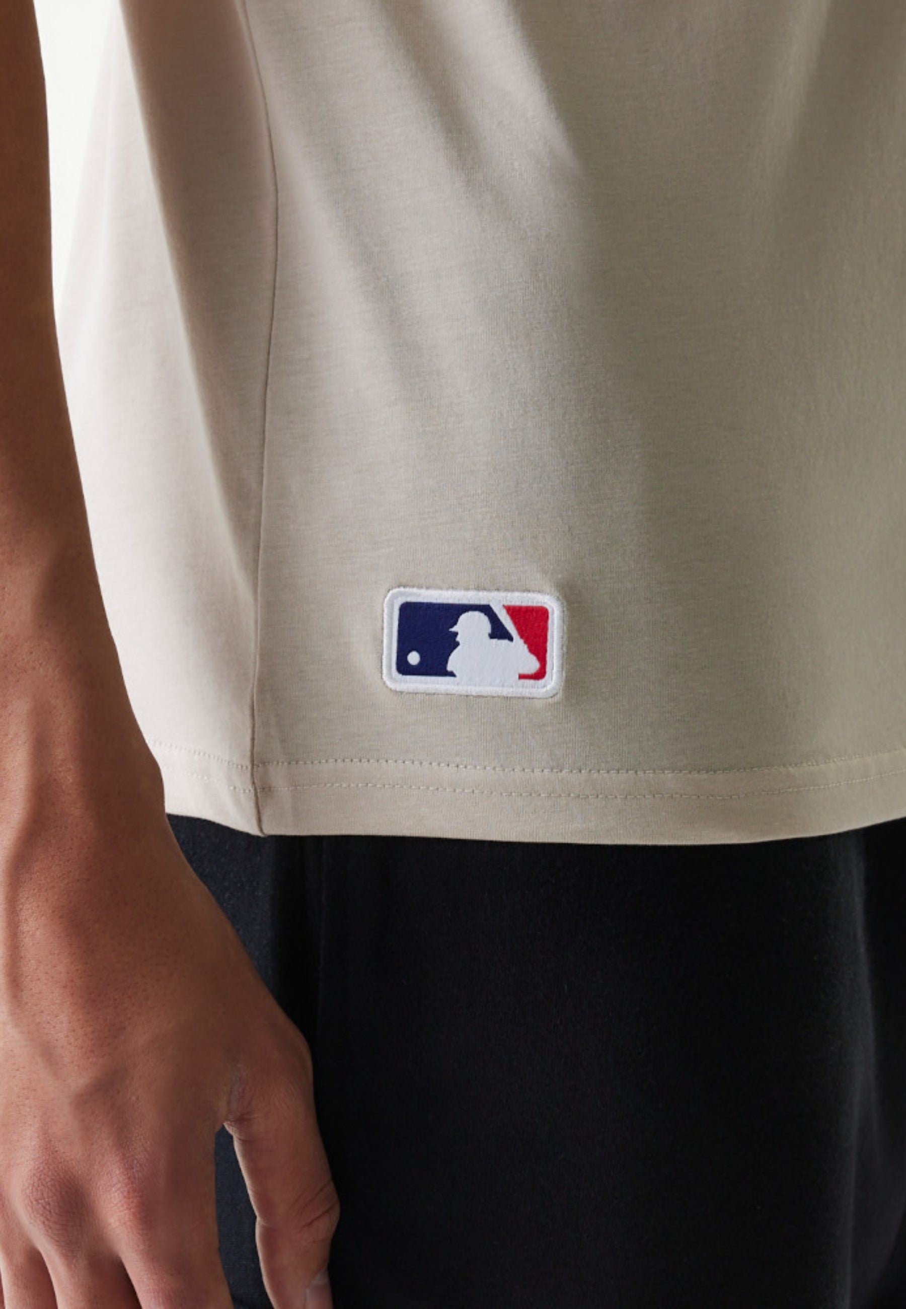 CAMISETA NEW ERA BEIGE YANKEES NOS MBL REGULAR TEE NEYYAN