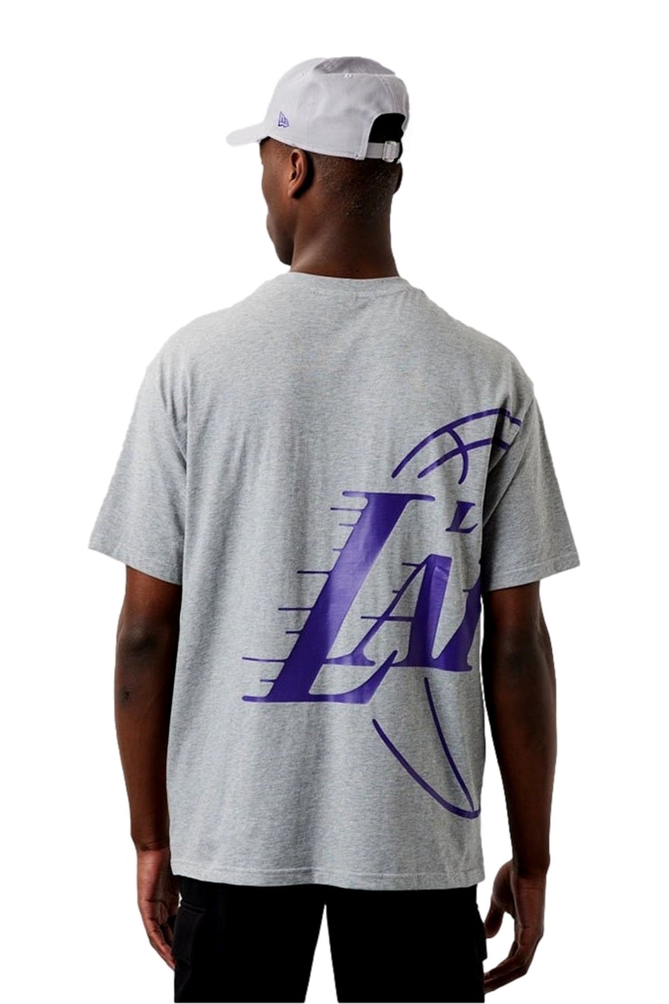 CAMISETA NEW ERA GRIS LAKERS HALF LOGO OVRSZD TEE LOSLAK - AREA ZERO