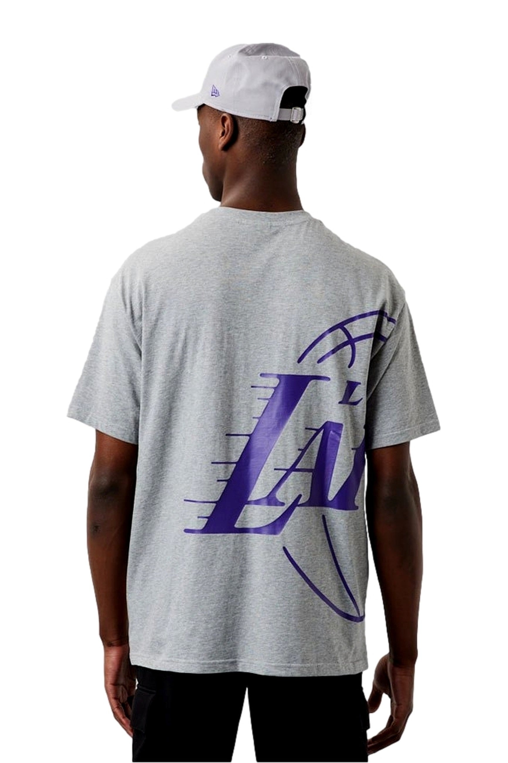 CAMISETA NEW ERA GRIS LAKERS HALF LOGO OVRSZD TEE LOSLAK